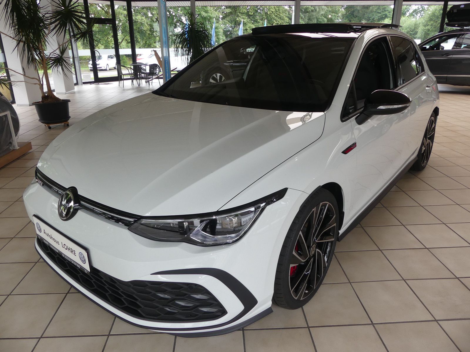 Volkswagen Golf VIII 2.0 TSI GTI - Samsaru's Car Outlet