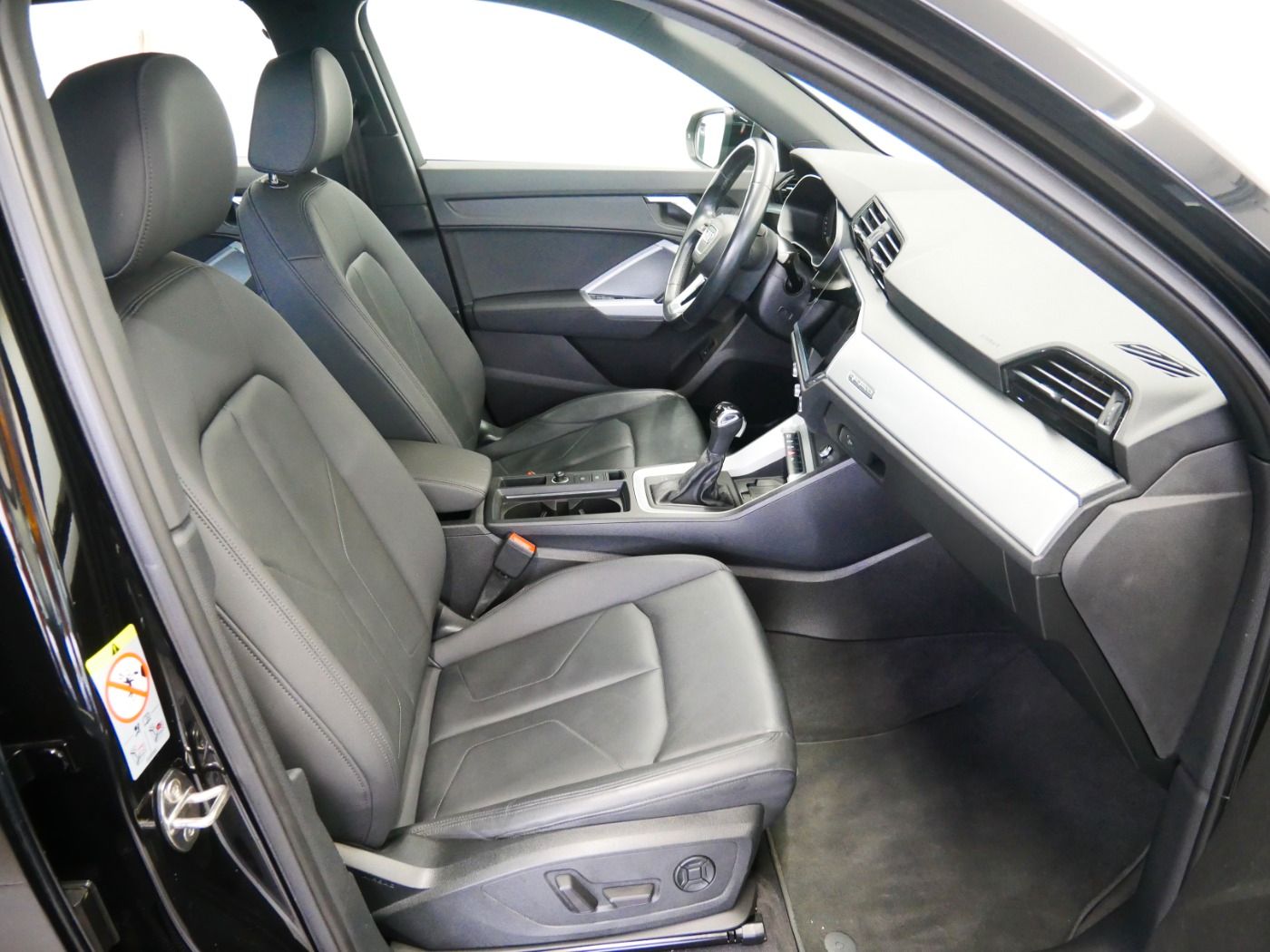 Audi Q3 45 TFSI quattro advanced - Samsaru's Car Outlet