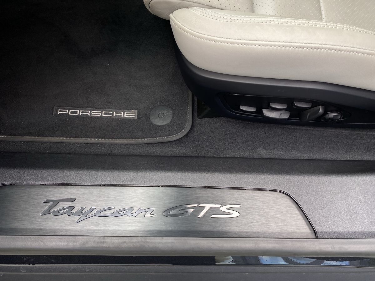 Porsche Taycan GTS Sport Turismo | Head-Up |Beifahrerdis