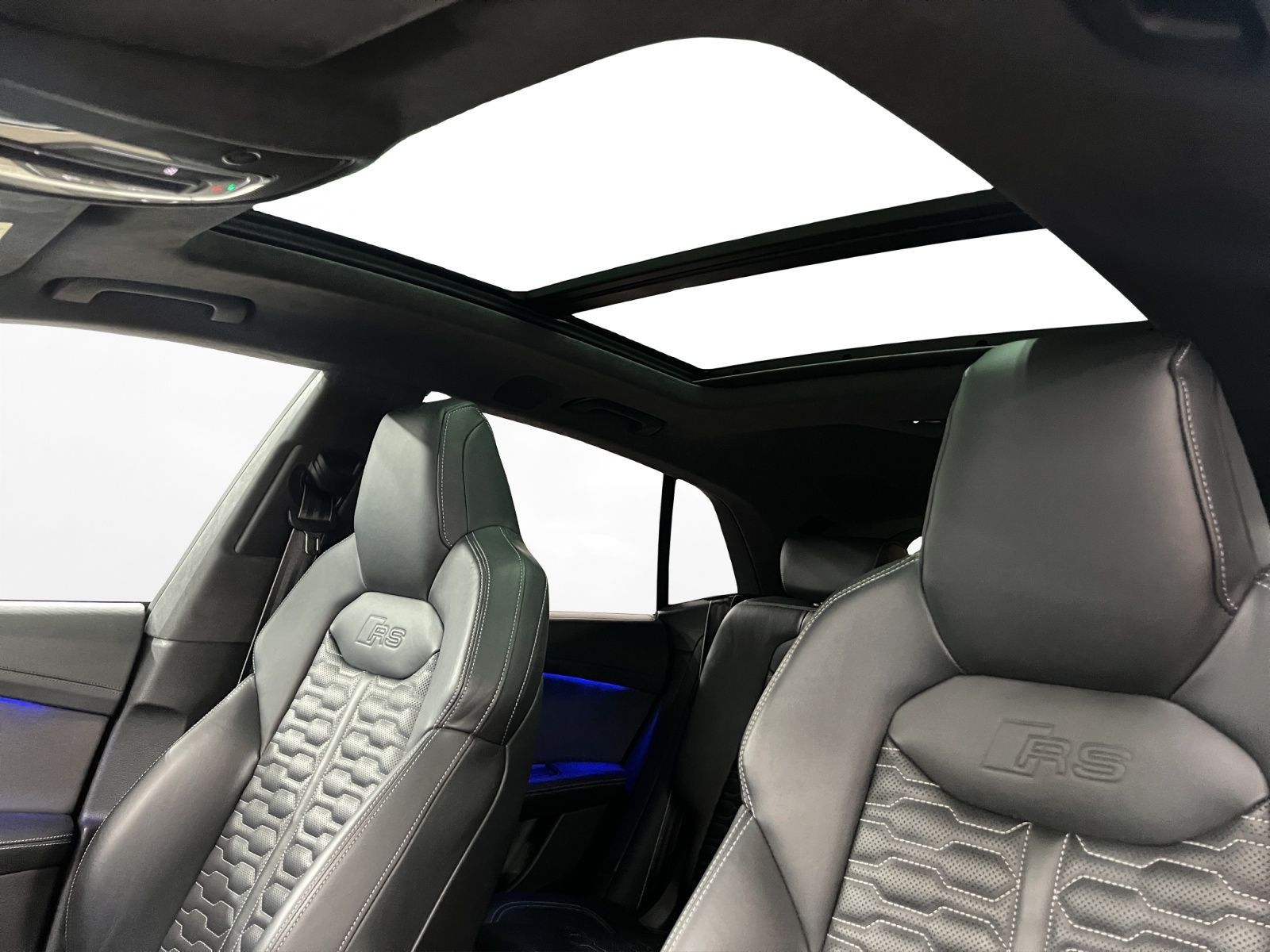 Audi RS Q8 Keramik RS-Abgas AHK Pano LM 23" B&O Raute