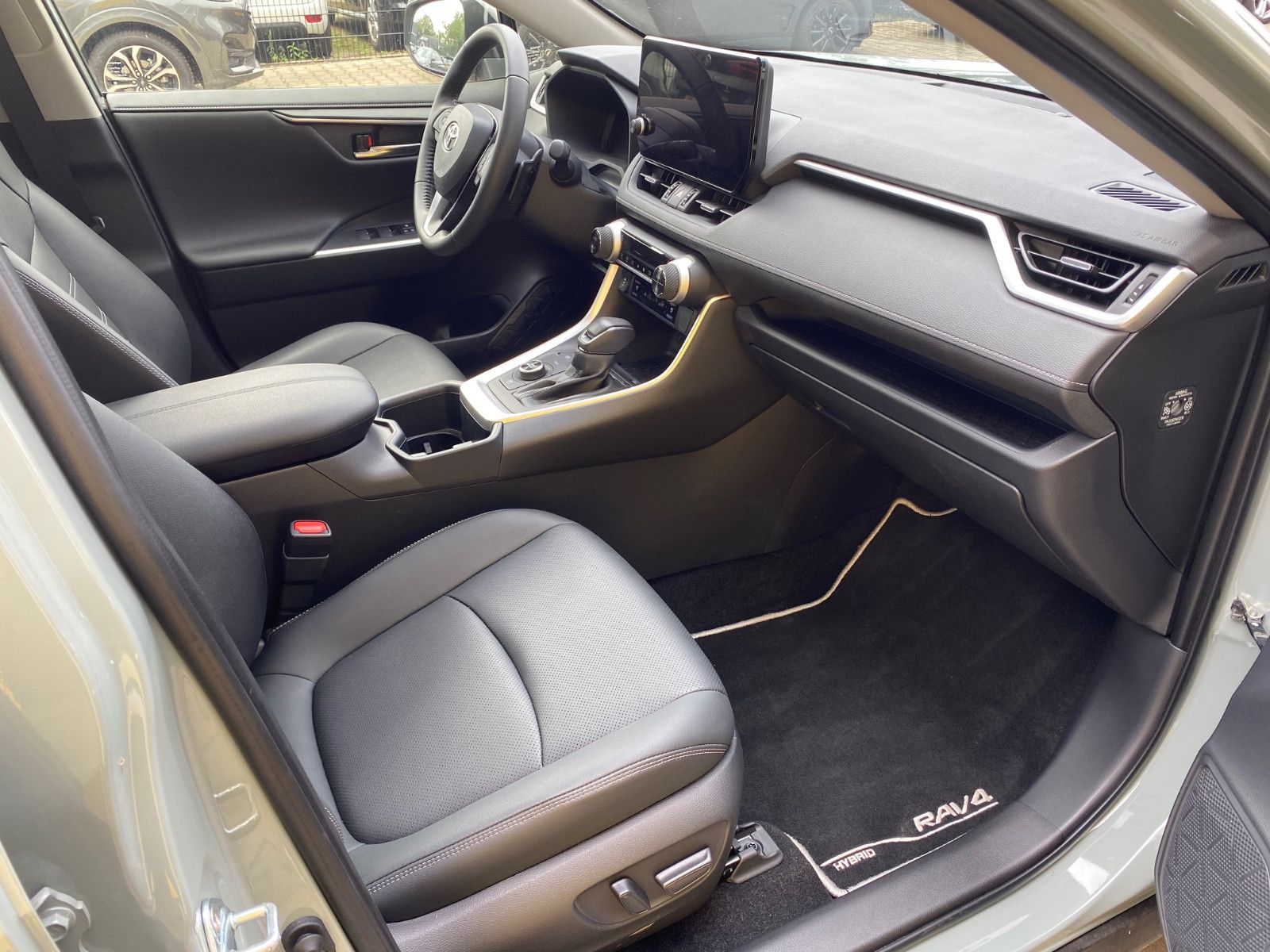 Toyota RAV 4 2.5 Executive Hybrid 4WD - Samsaru's Car Outlet