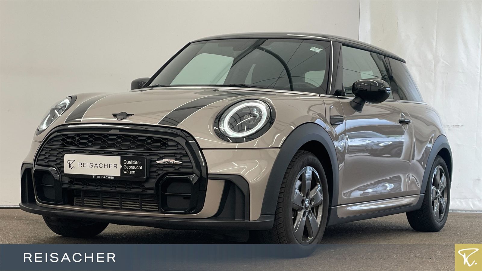 MINI Cooper A JCWTrim - Samsaru's Car Outlet