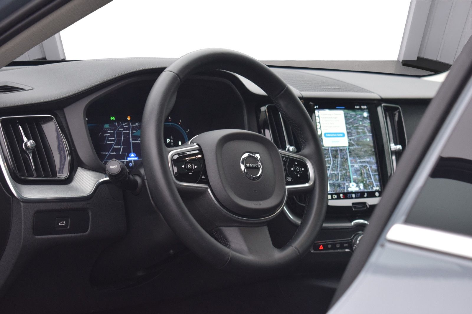 Volvo XC60 ULTIMATE - Samsaru's Car Outlet