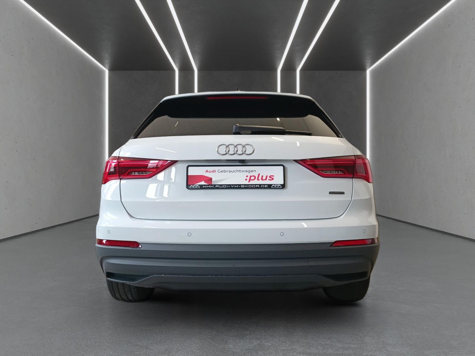 Audi Q3 45 TFSI quattro S line - Samsaru's Car Outlet