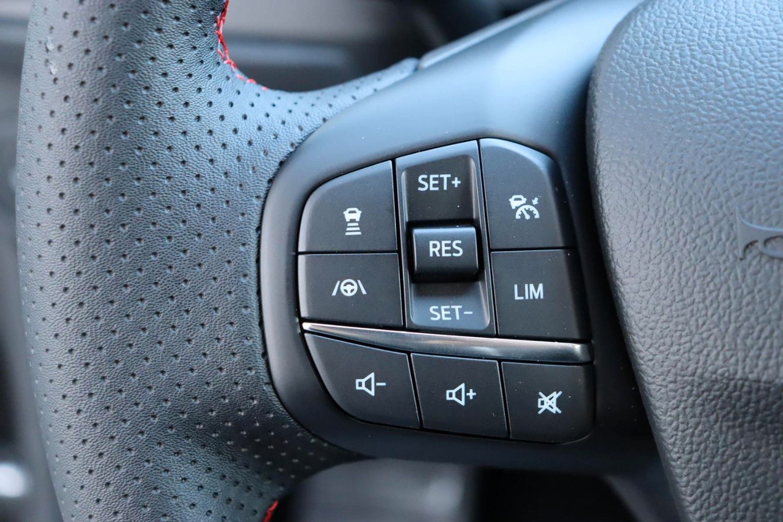Ford Focus ST-Line X 1.0 Matrix LED 4,99% FIN*