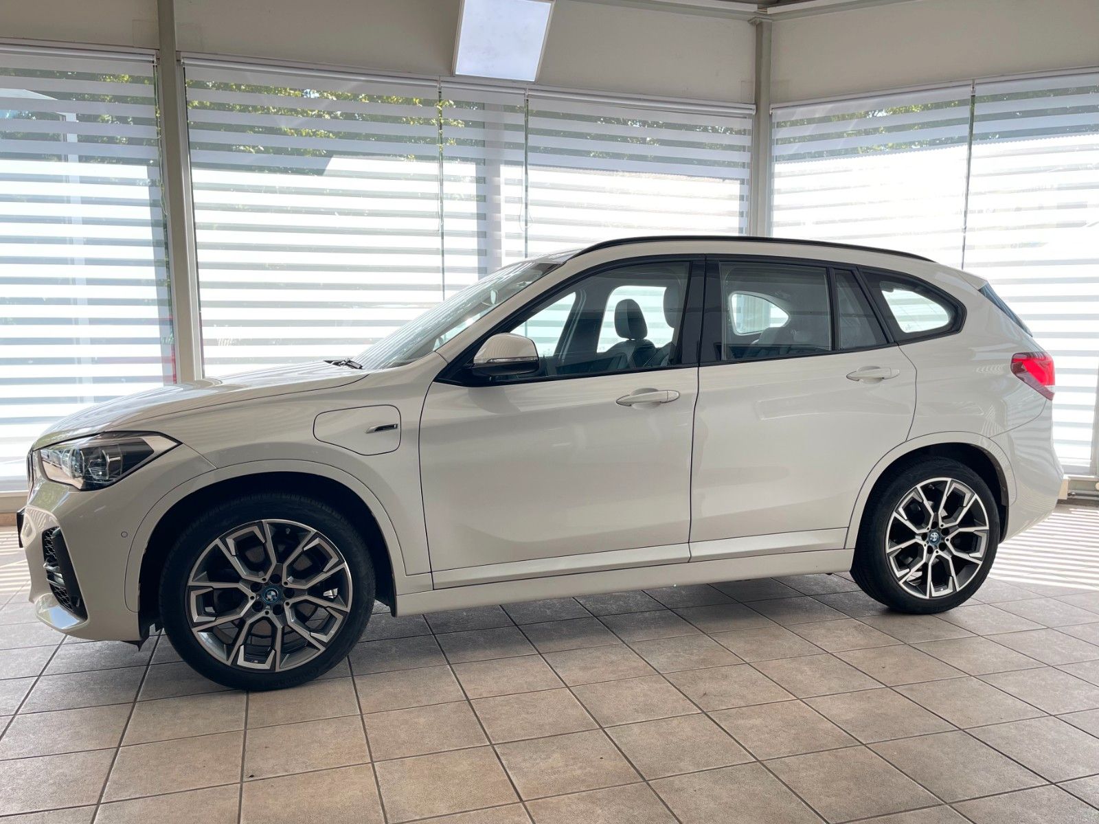 BMW X1 xDrive 25e M SPORT - Samsaru's Car Outlet