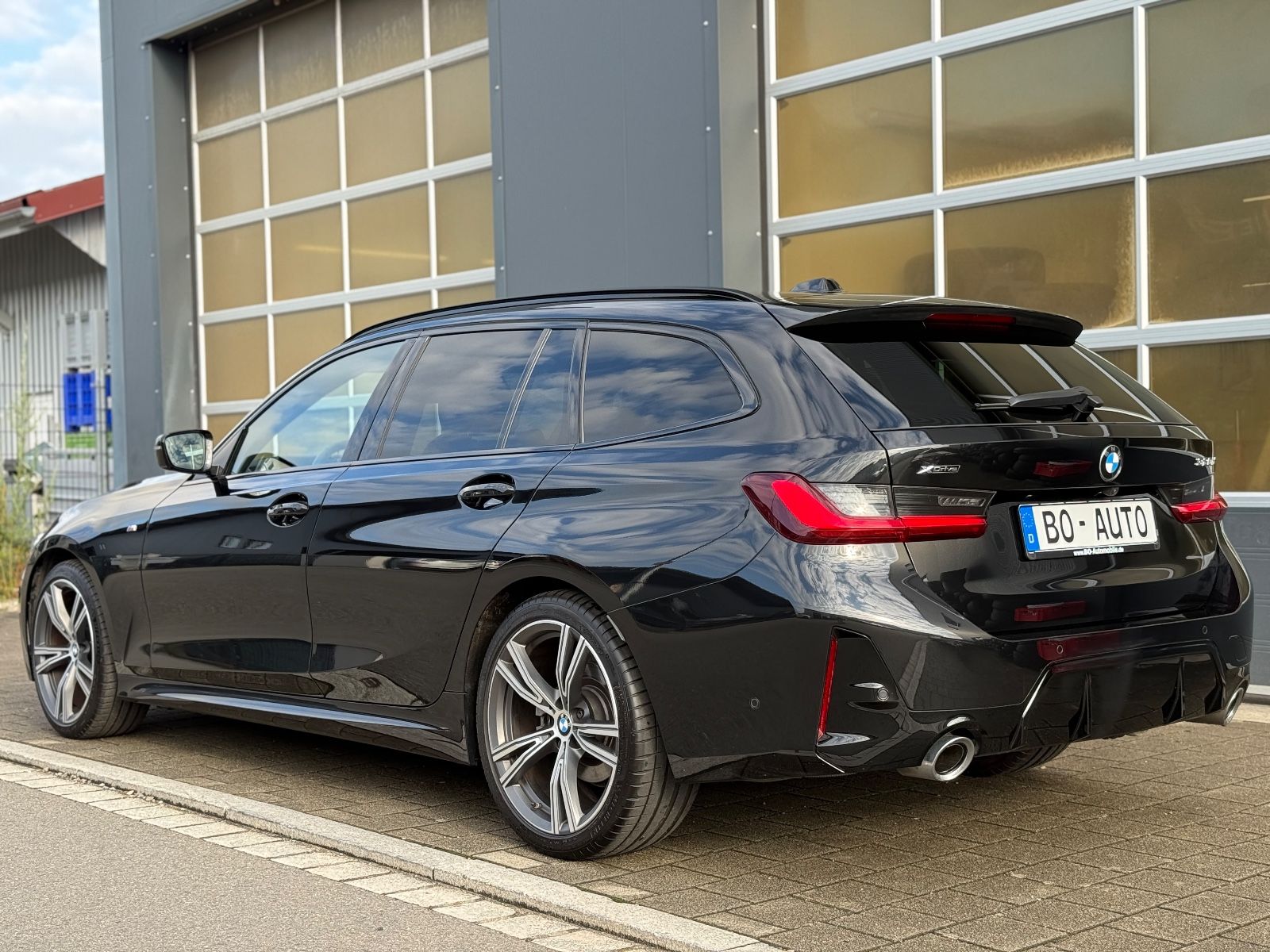 BMW 320 d xDrive M-SPORT FACELIFT AHK Innovation ACC
