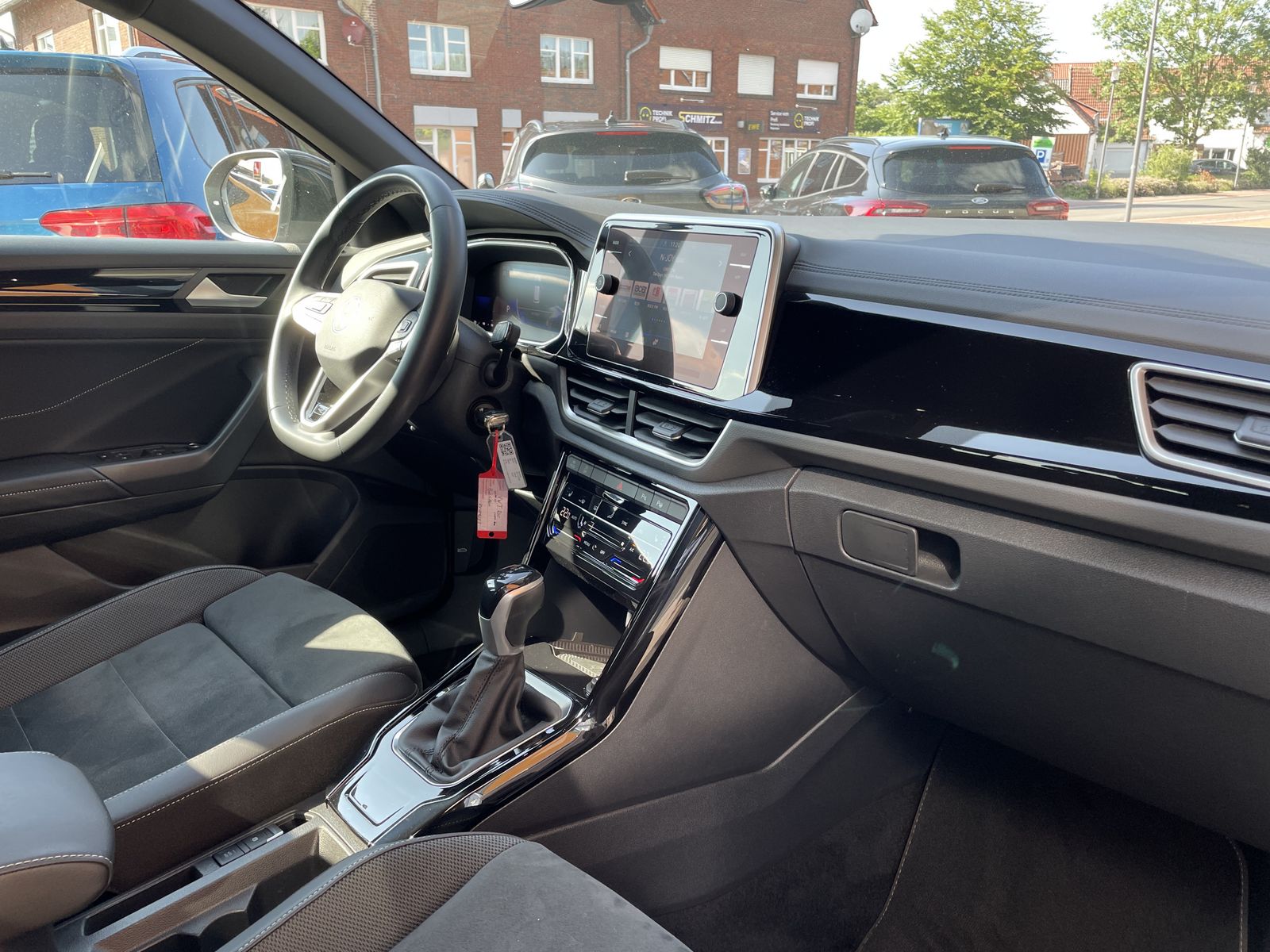 Volkswagen T-Roc 2.0 TDI R-Line - Samsaru's Car Outlet