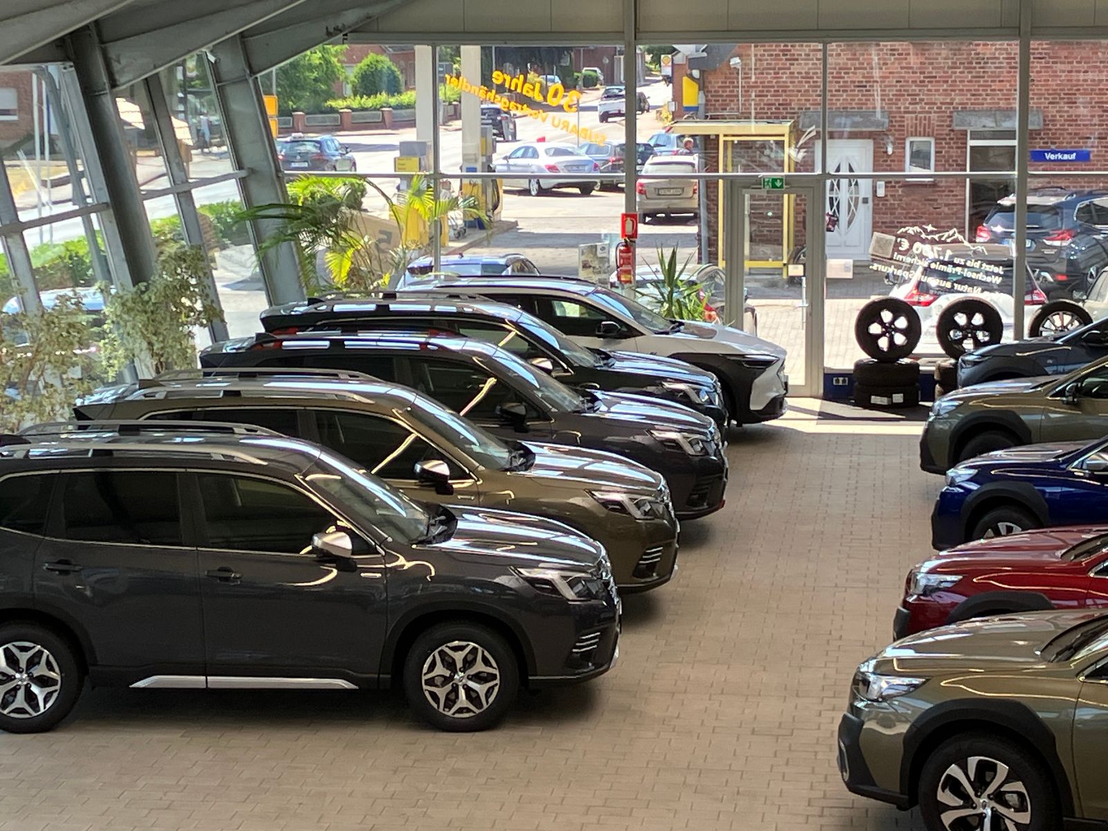 Toyota RAV 4 2.5 Hybrid Business Edition - Samsaru's Car Outlet
