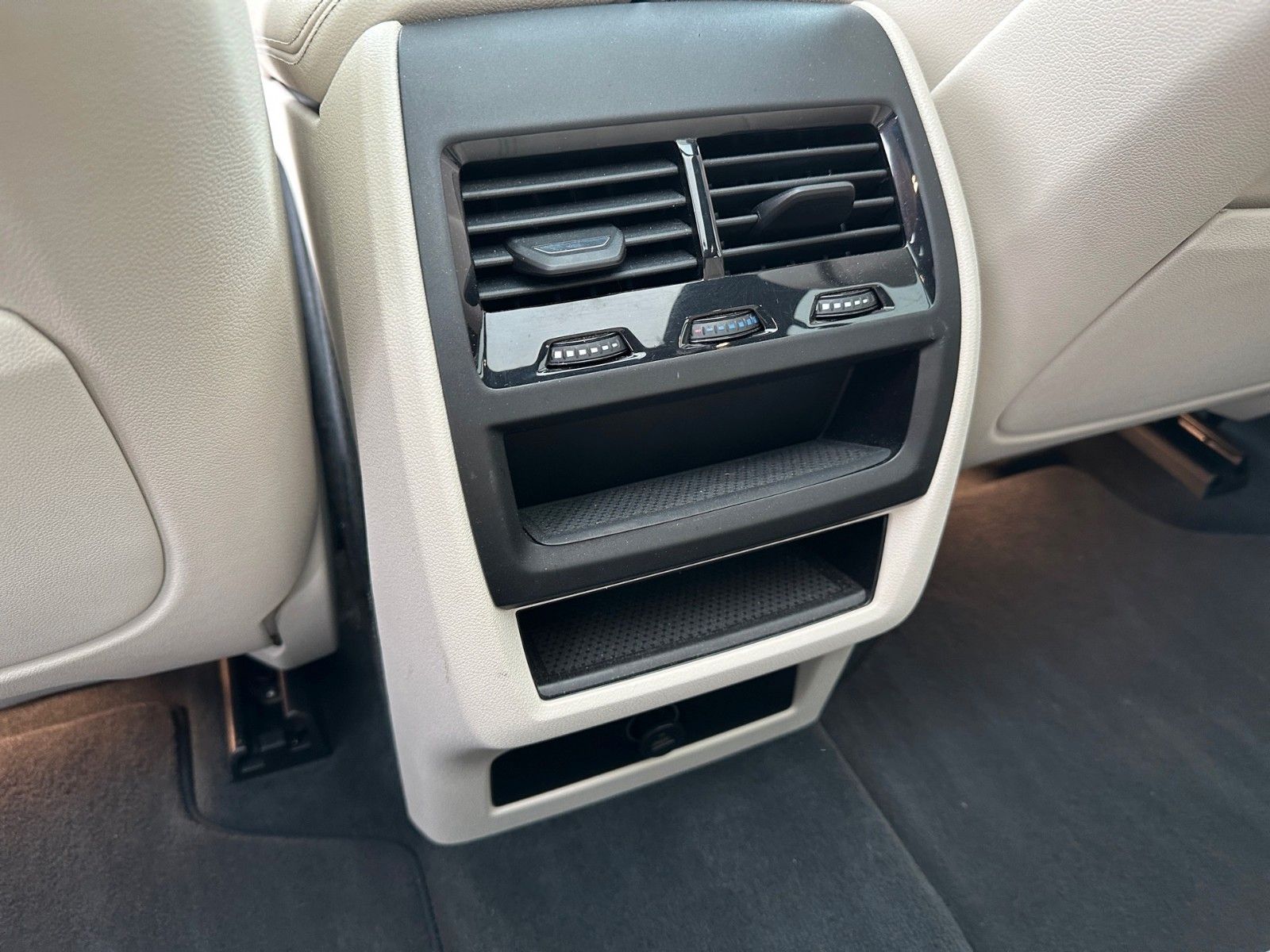 BMW X5 xDrive45e Pano AHK Allwetter Leder Kamera