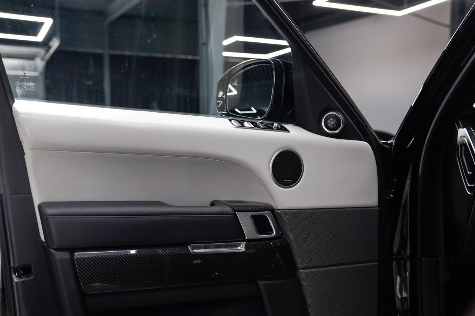 Range Rover Sport SVR - Samsaru's Car Outlet
