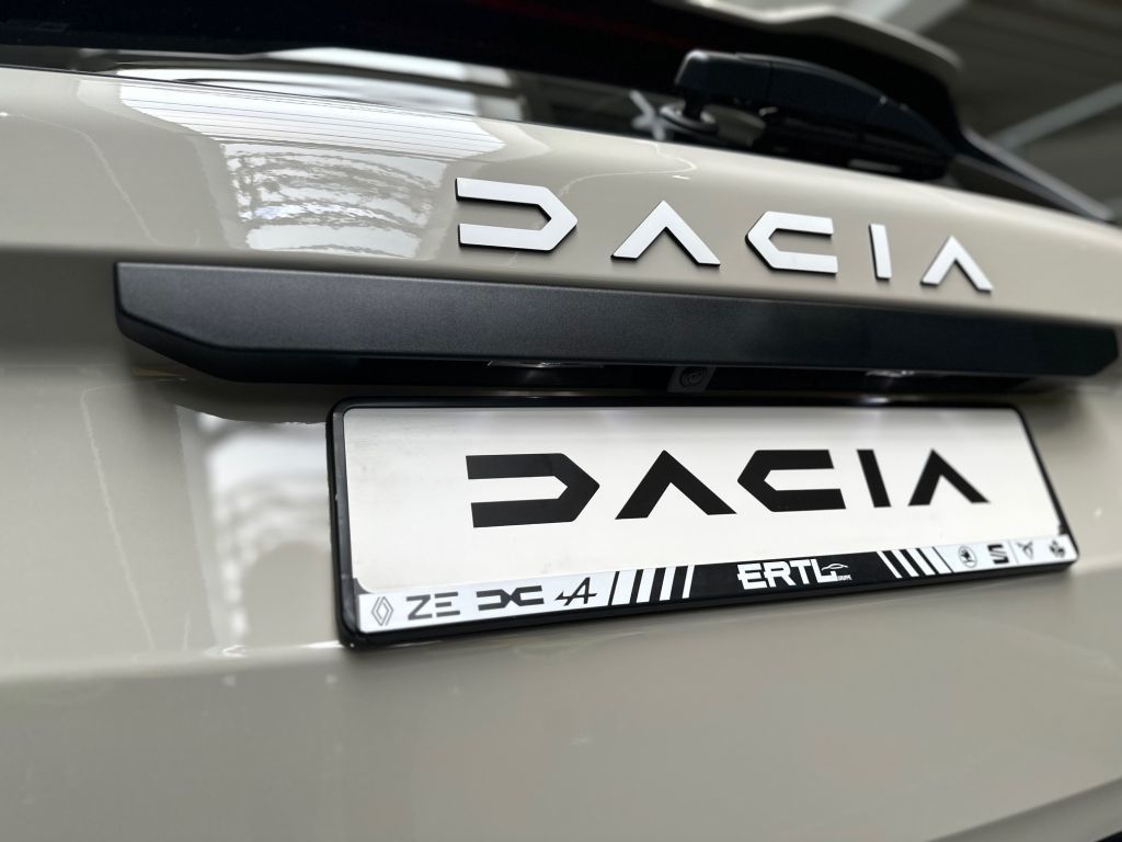 Dacia Duster Journey TCe 130 PS - Samsaru's Car Outlet