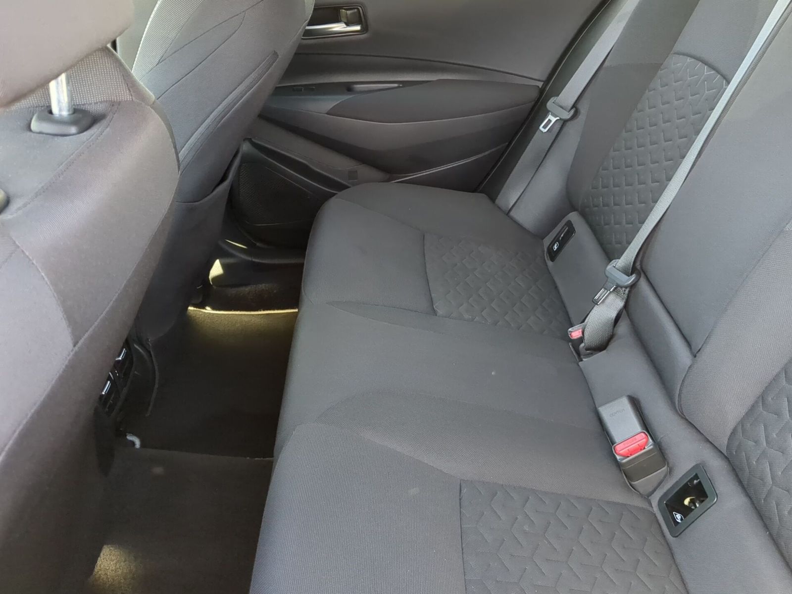 Toyota Corolla Touring Sports 2.0 Team - Samsaru's Car Outlet