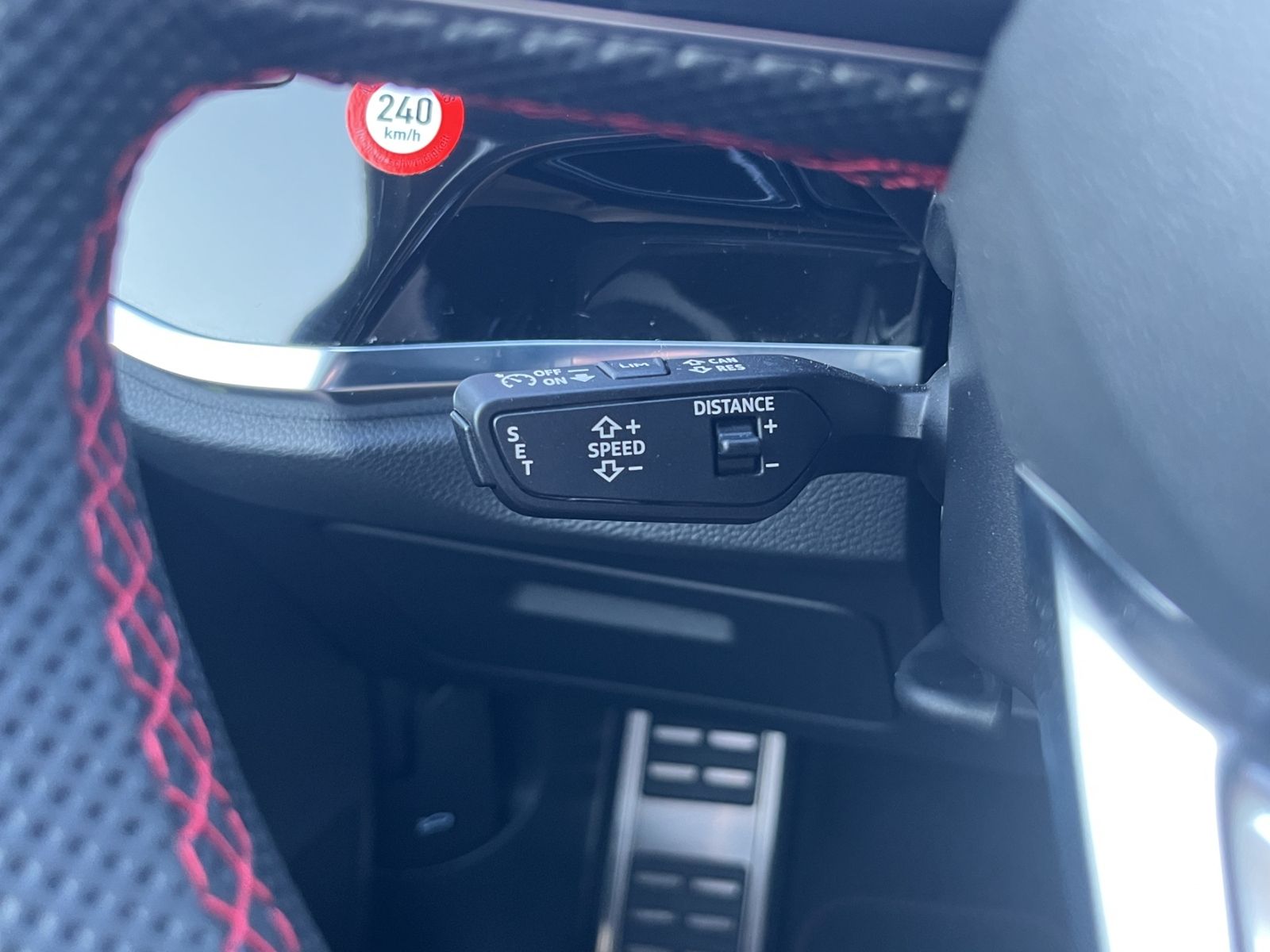 Audi Q3 35 TDI S-LINE+NAVI+LED+AHK+PANO