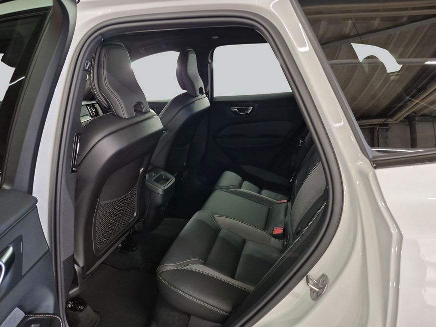 Volvo XC60 B5 B AWD Plus Dark