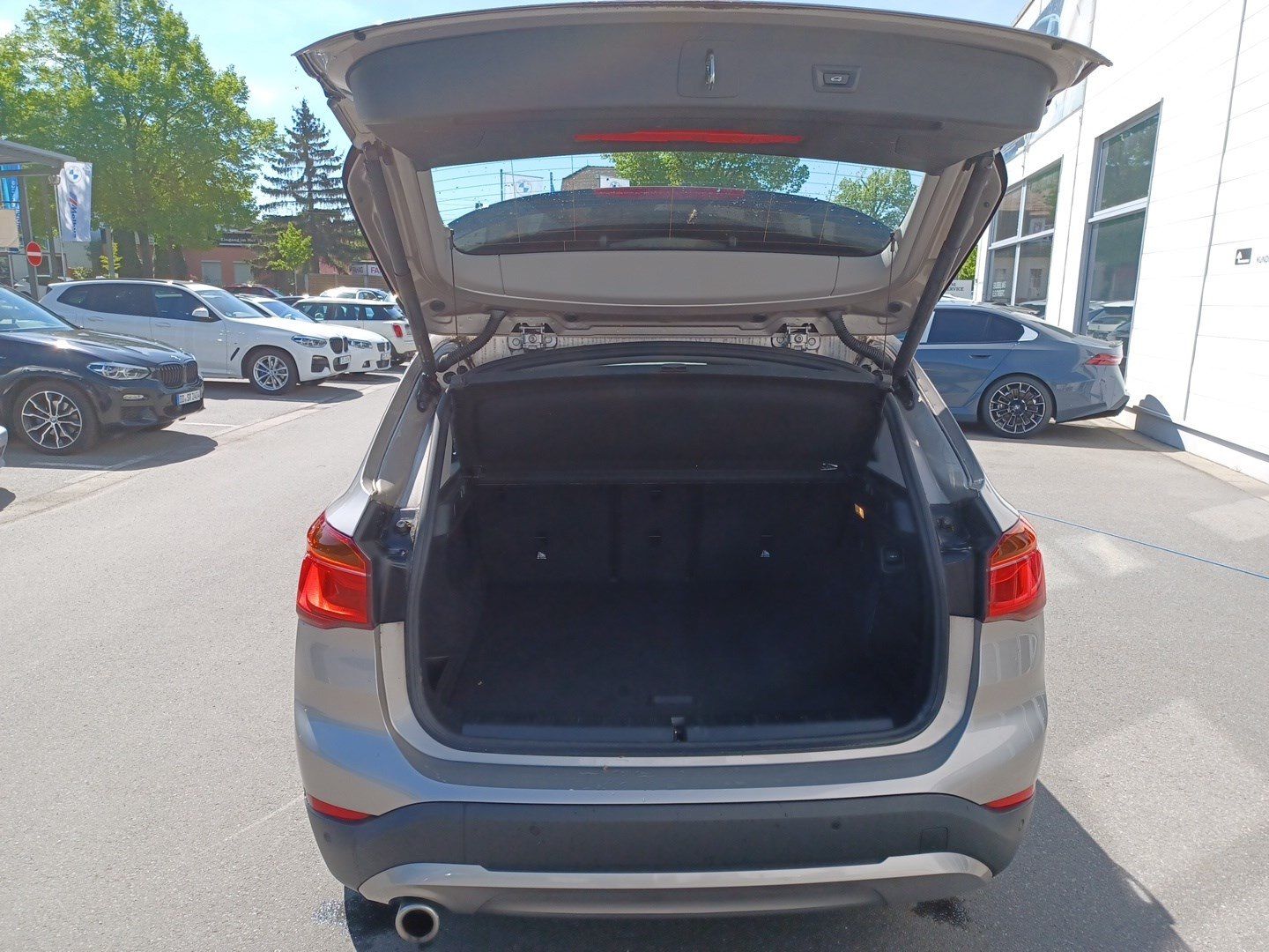 BMW X1 xDrive25e Adv. - Samsaru's Car Outlet