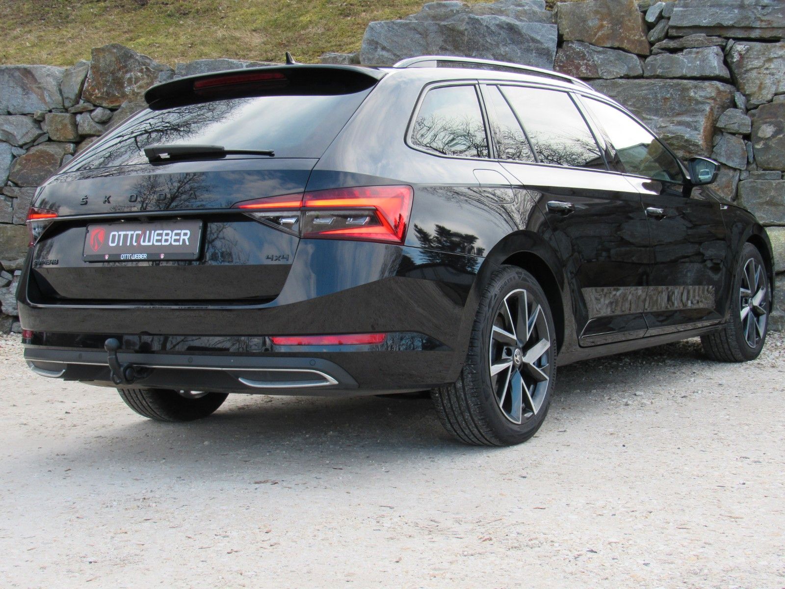 Skoda Superb 2.0 TDI DSG Sportline 4x4 BSD AHK PLA ACC