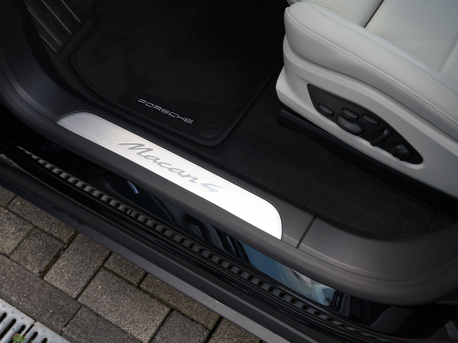 Porsche Macan 4 ACC-LUFTF.-PANO-BOSE-22"RS-LEDER KREIDE