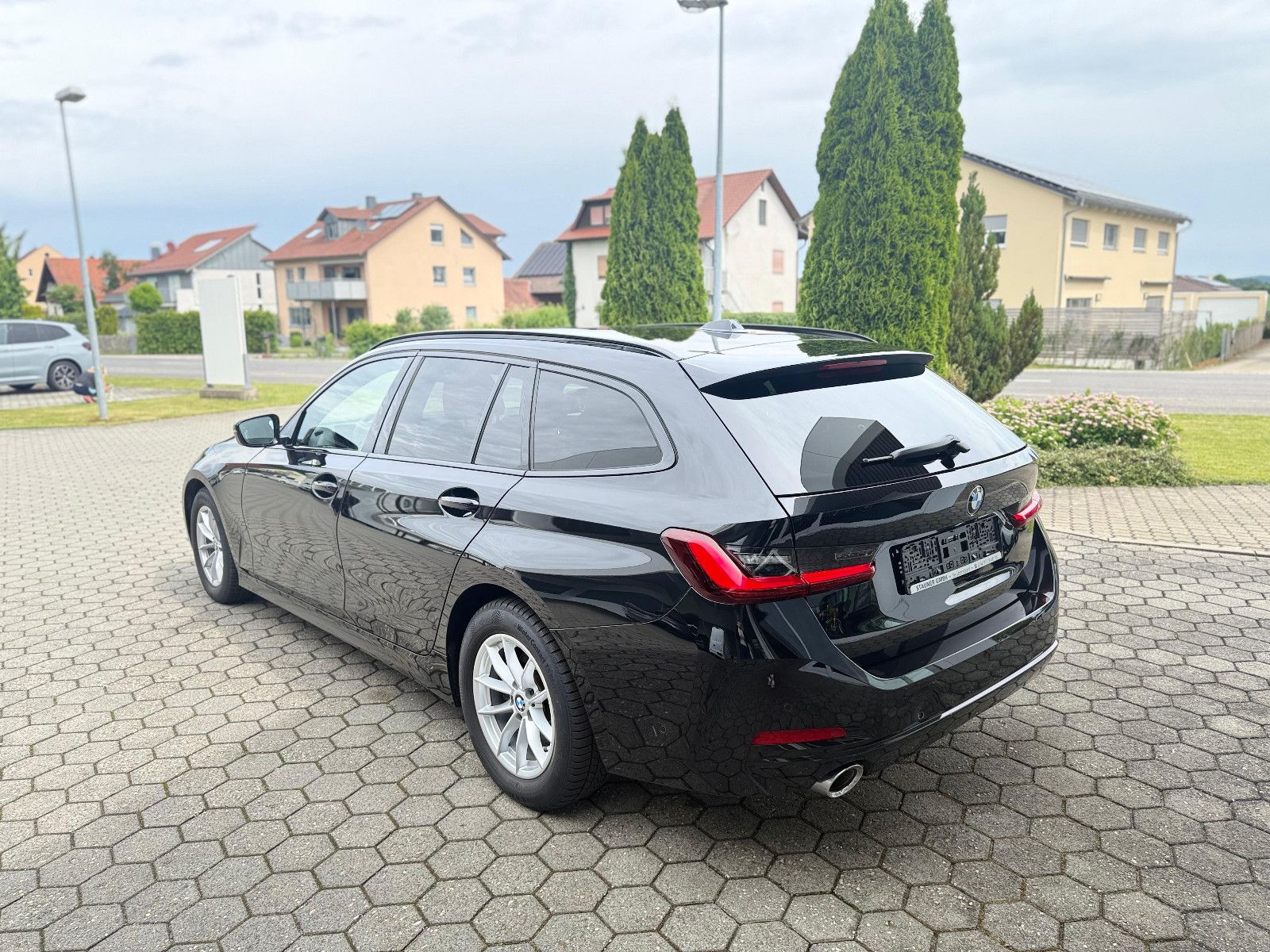 BMW 320d Touring - Samsaru's Car Outlet