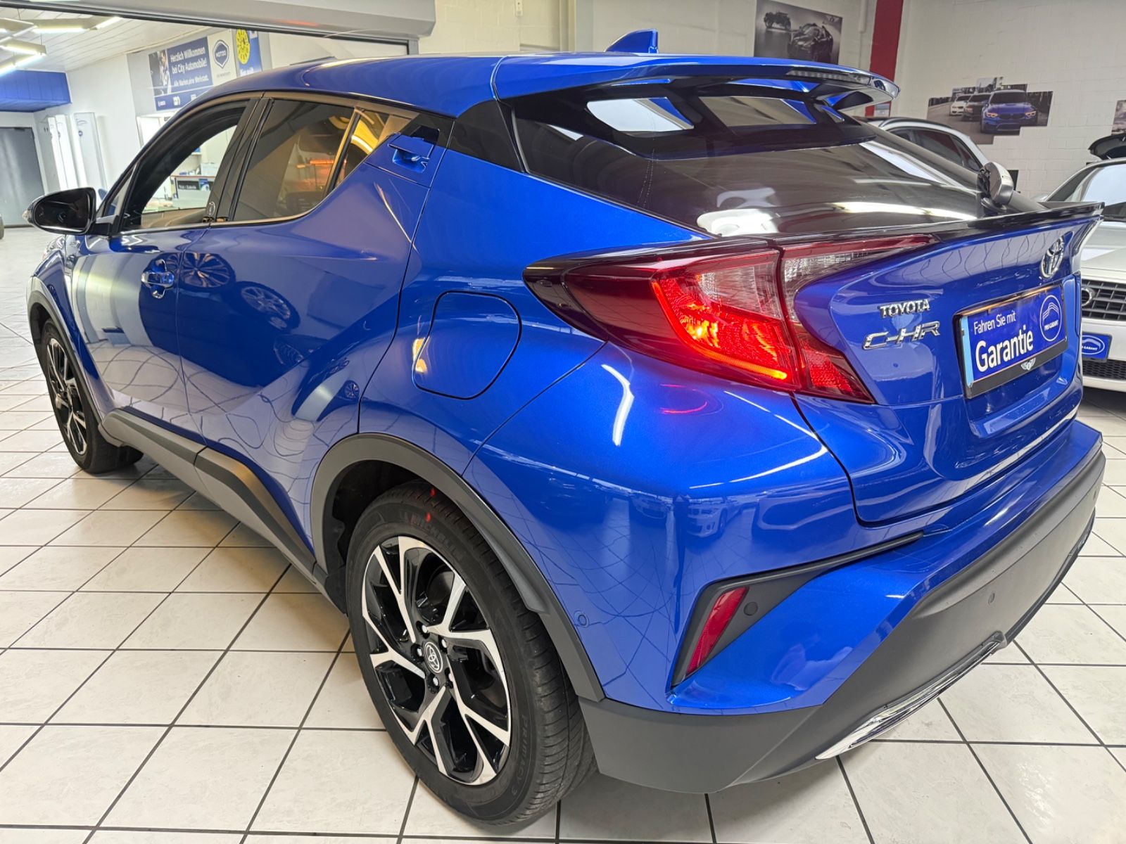 Toyota C-HR Hybrid Team D - Samsaru's Car Outlet