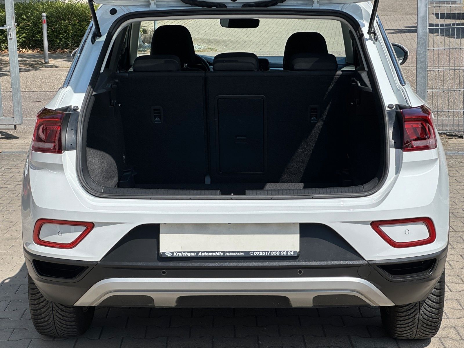 Volkswagen T-Roc Life - Samsaru's Car Outlet