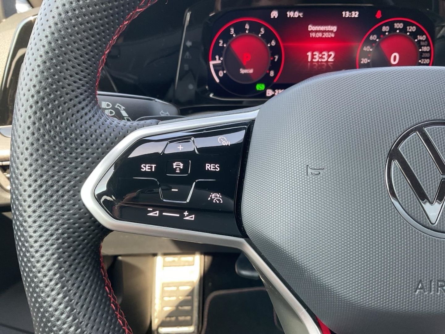 Volkswagen Golf 8 VIII Clubsport 2.0 TSI - Samsaru's Car Outlet