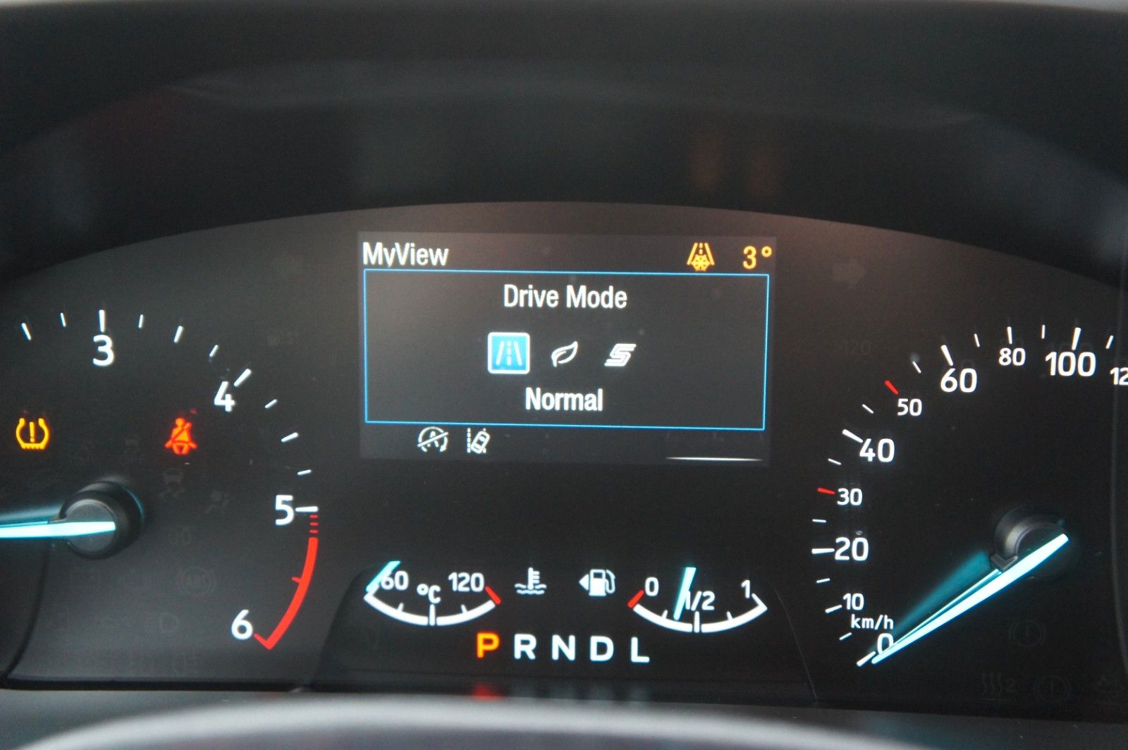 Ford Focus Lim Cool&Connect*ACC*LED*KAM*AGR*BLIS*