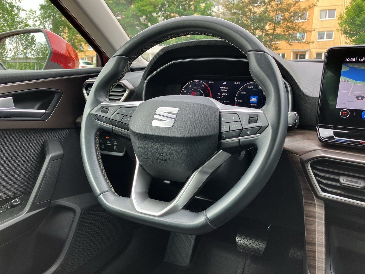 Seat Leon SPORTSTOURER XCELLENCE 1.5 eTSI DSG PANO
