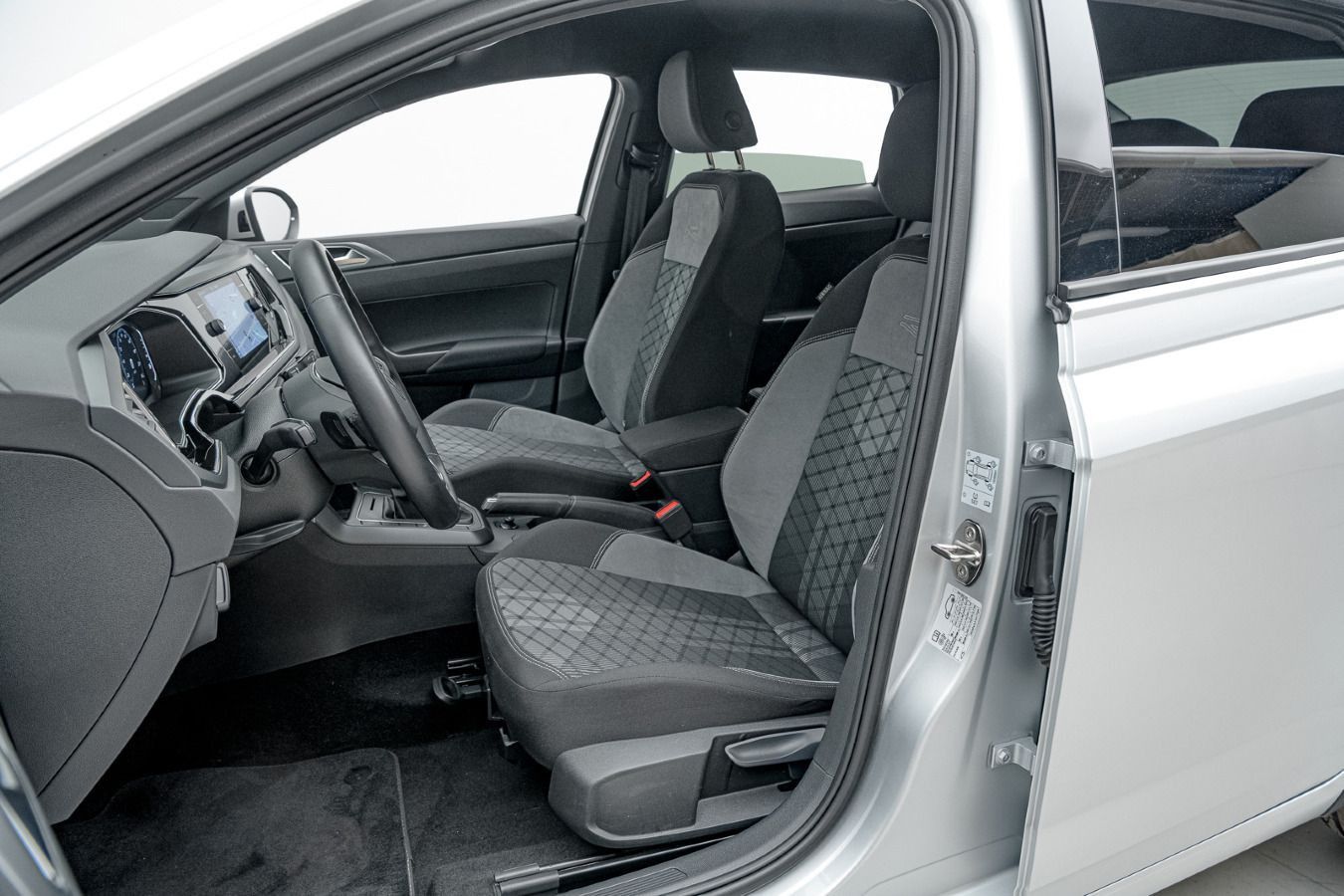 Volkswagen Taigo 1.0 TSI R-Line - Samsaru's Car Outlet