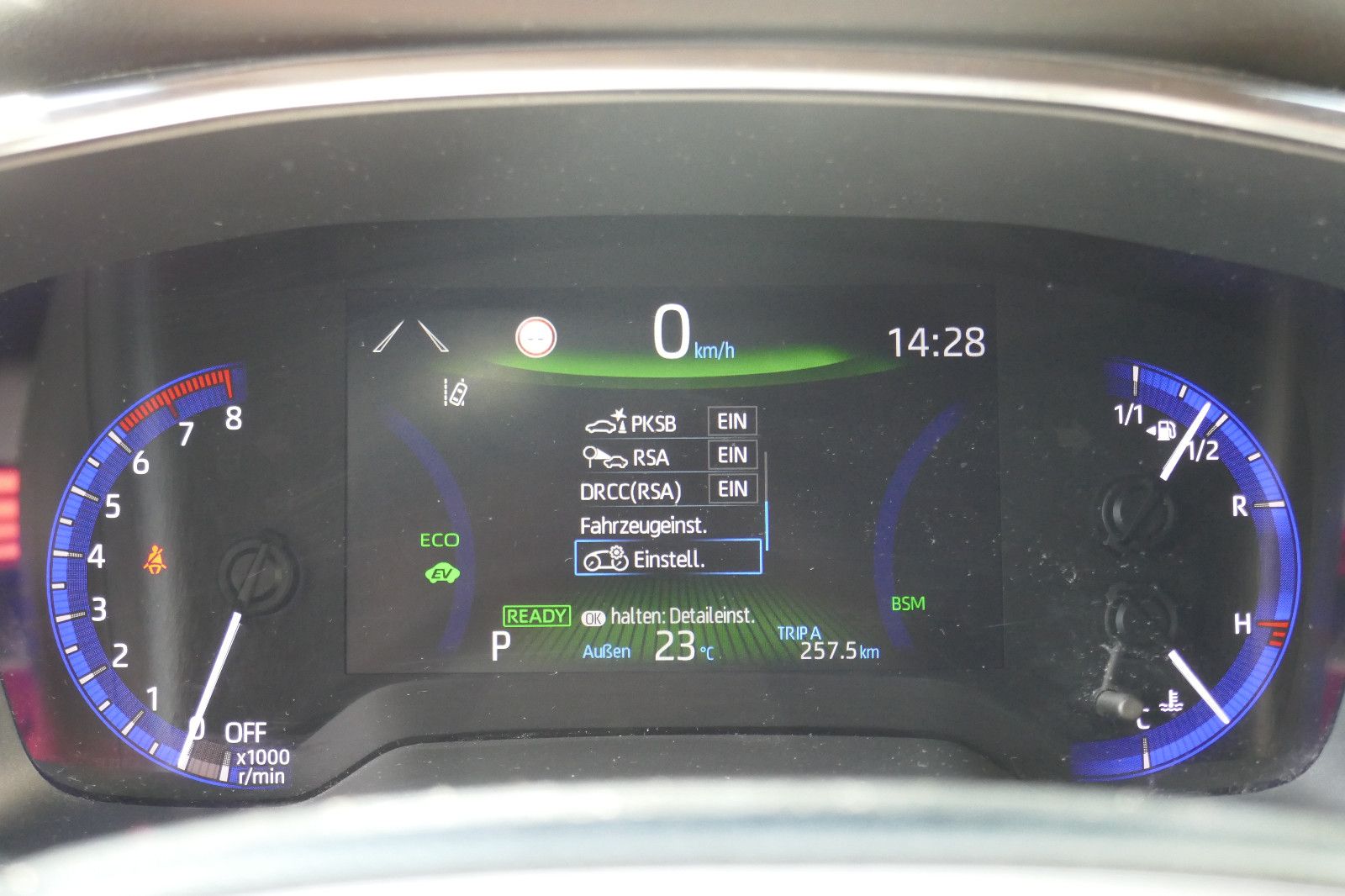 Toyota Corolla 2.0 Hybrid Lounge - Samsaru's Car Outlet