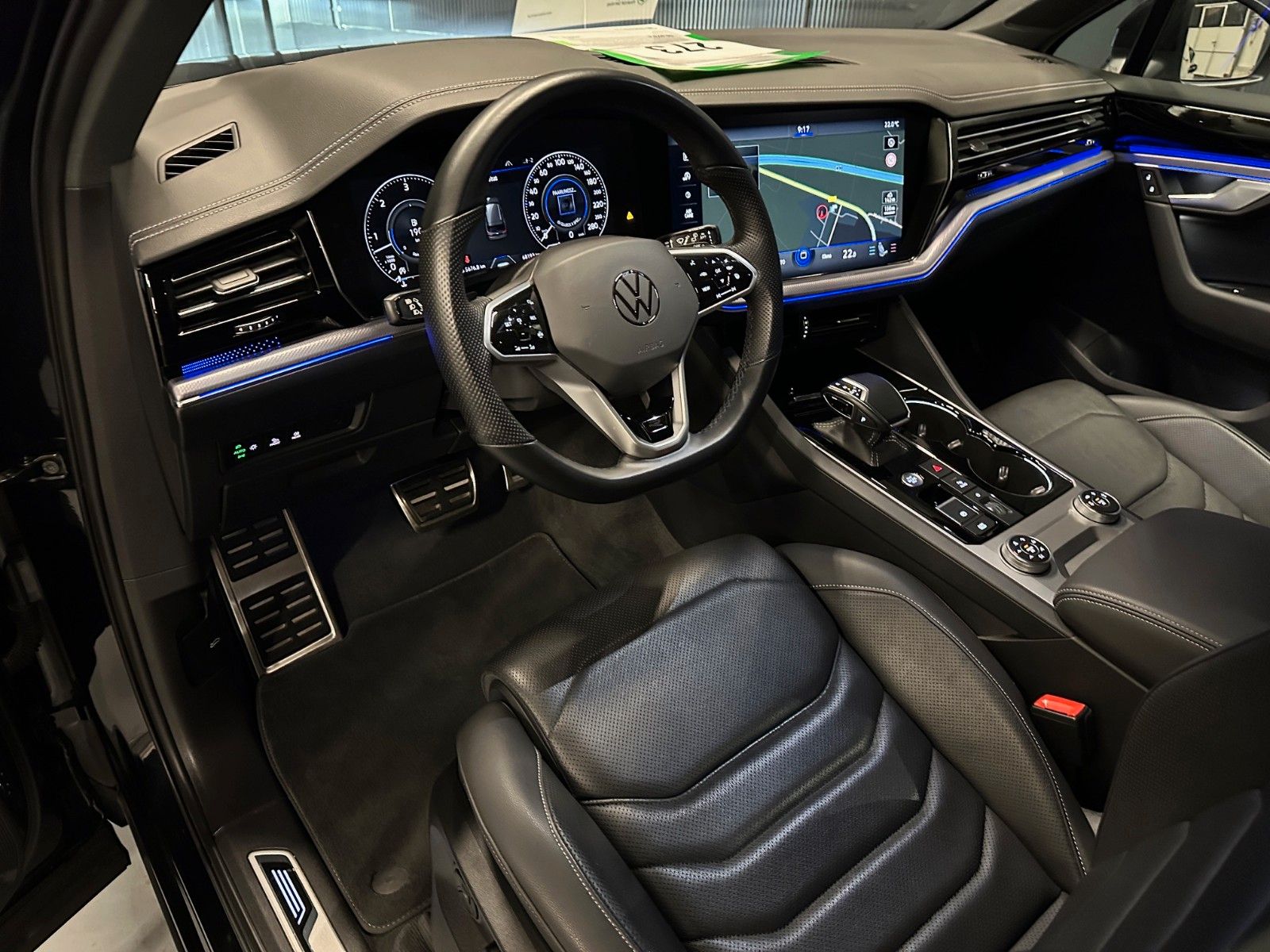 Volkswagen Touareg R-Line - Samsaru's Car Outlet