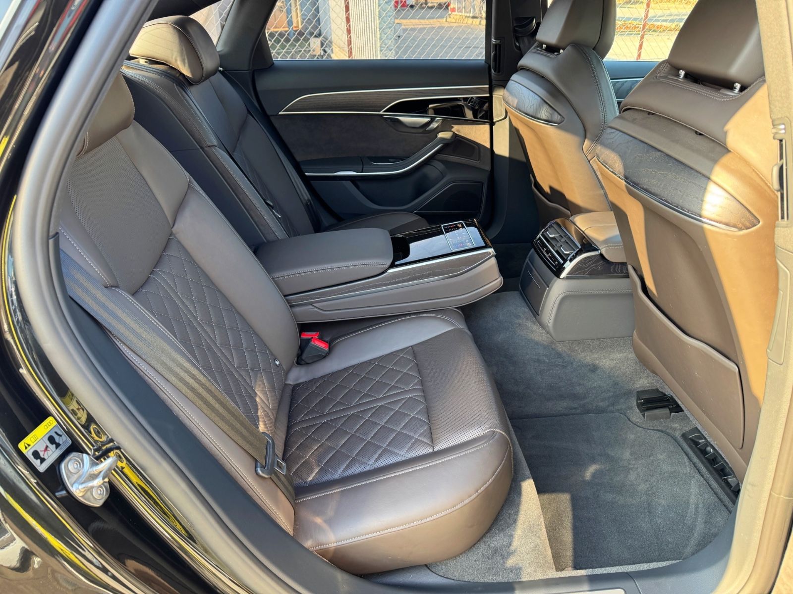Audi A8 60 TFSI e quattro - Samsaru's Car Outlet