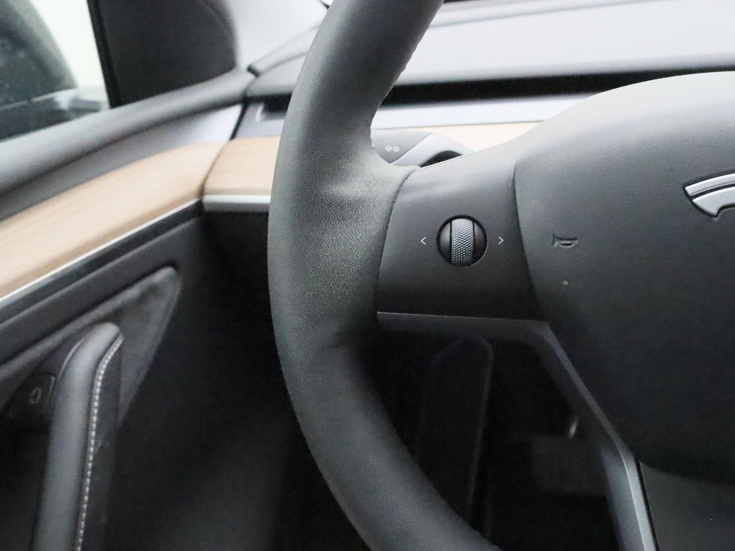 Tesla Model Y Long Range AWD 351pk [ AMD RYZEN+AUTOPIL