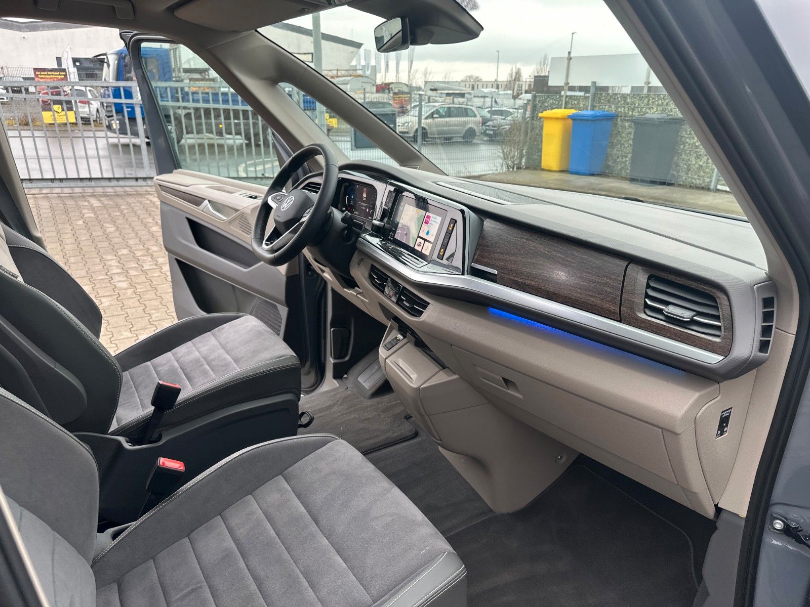 Volkswagen T7 Multivan - Samsaru's Car Outlet