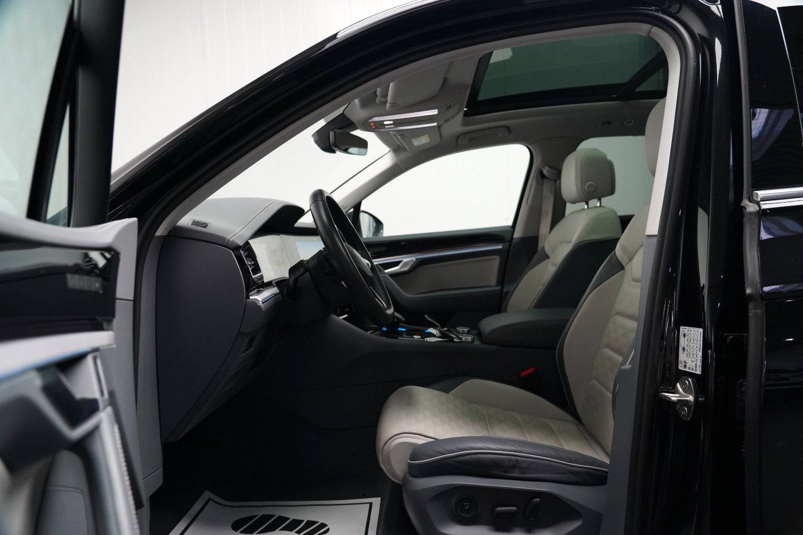 Volkswagen Touareg 3.0TDI 4M Elegance PANO 360 LUFT SOFT