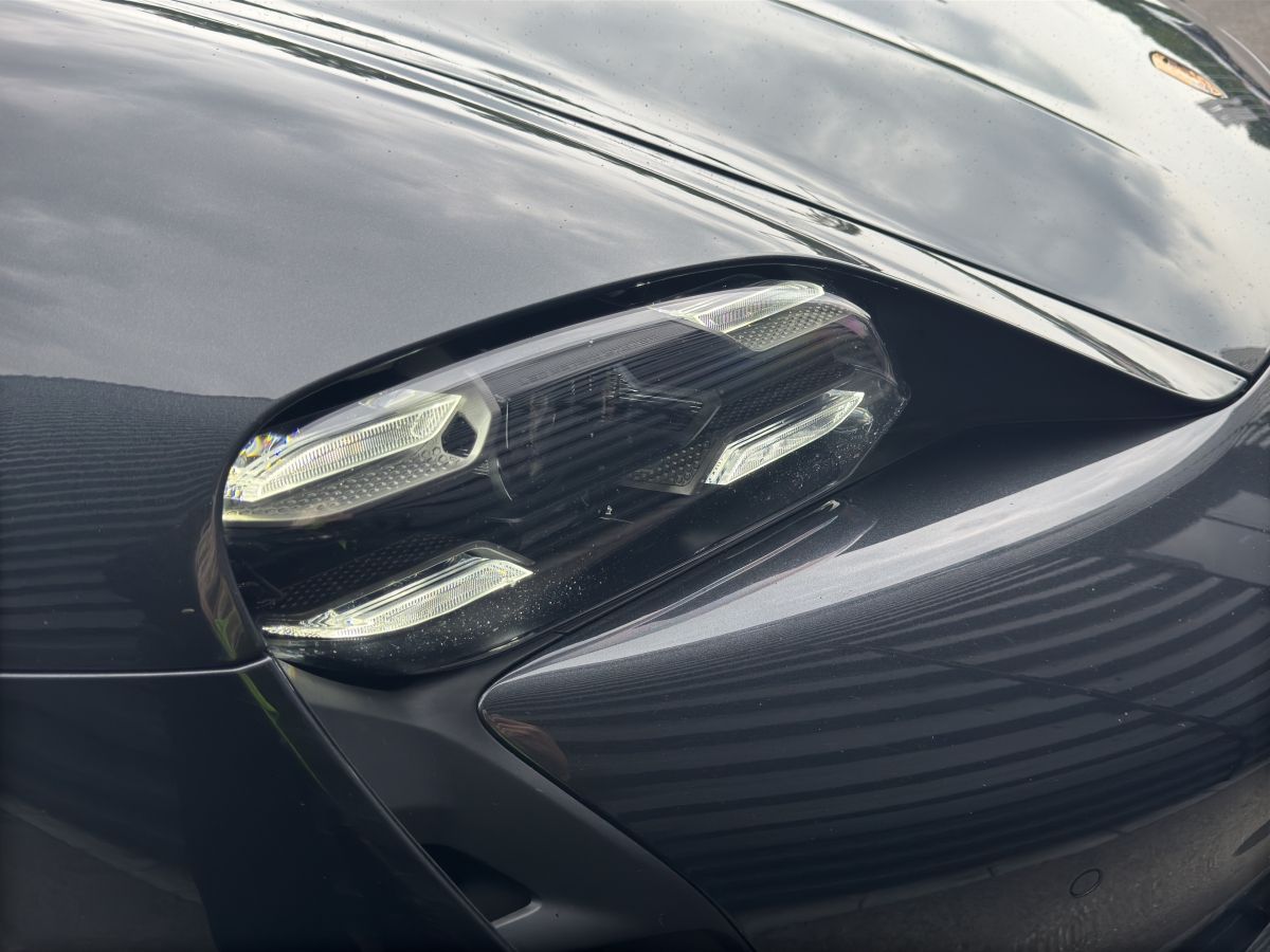 Porsche Taycan Turbo Sport Turismo | Hinterachslenkung |