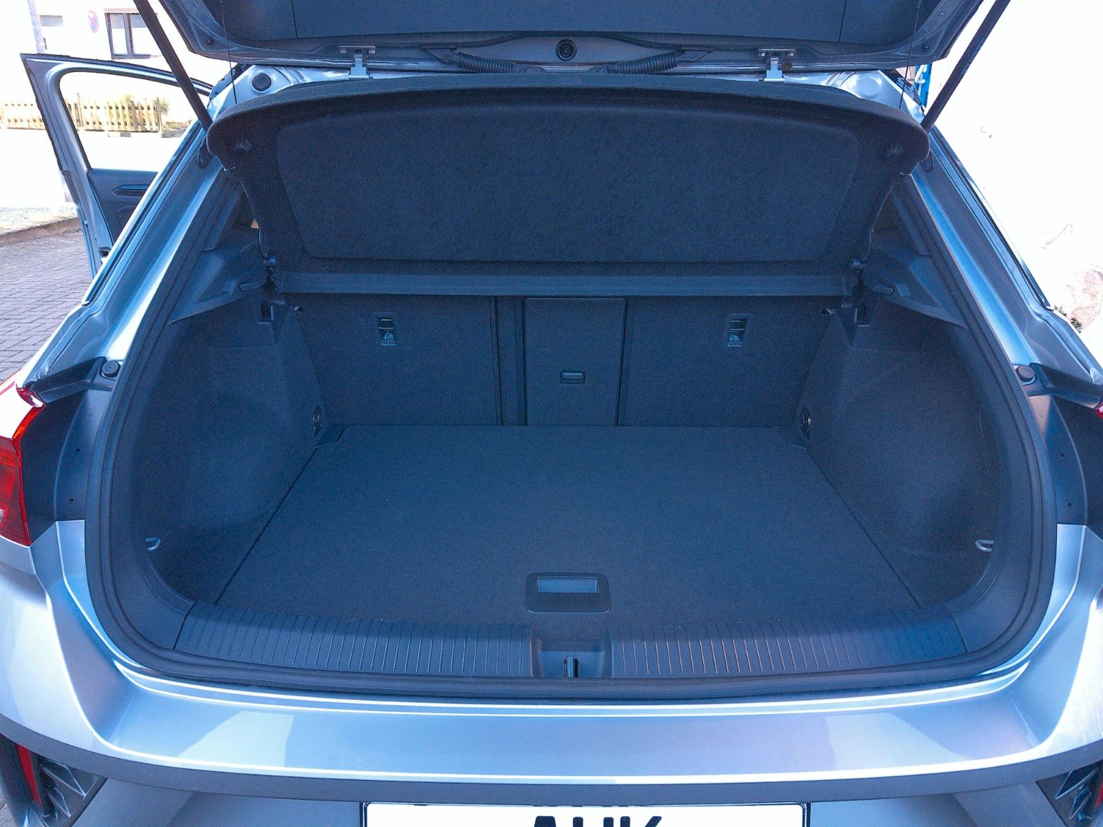 Volkswagen T-Roc 2.0 TDI DSG R-Line - Samsaru's Car Outlet