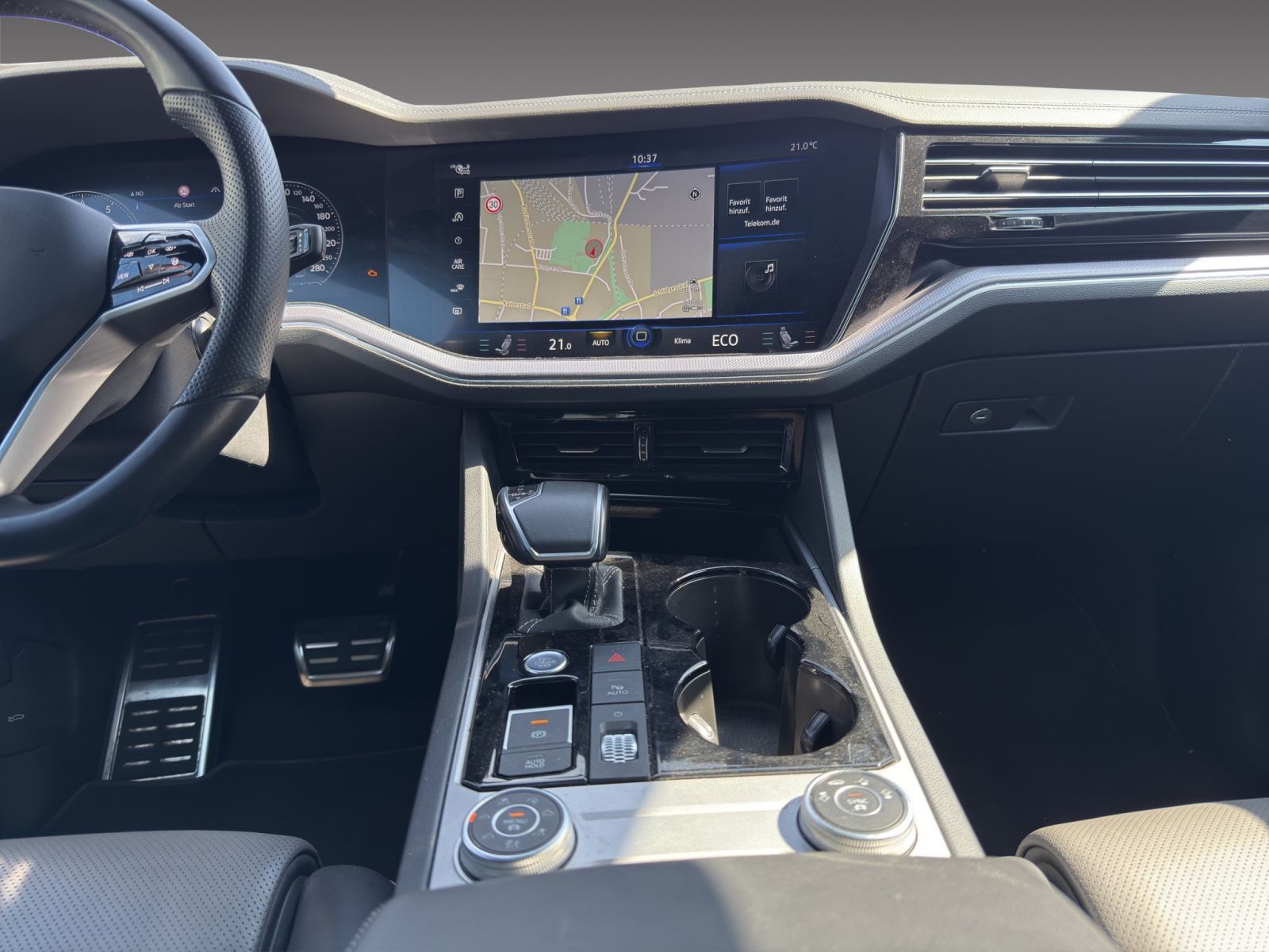 Volkswagen Touareg R-Line - Samsaru's Car Outlet