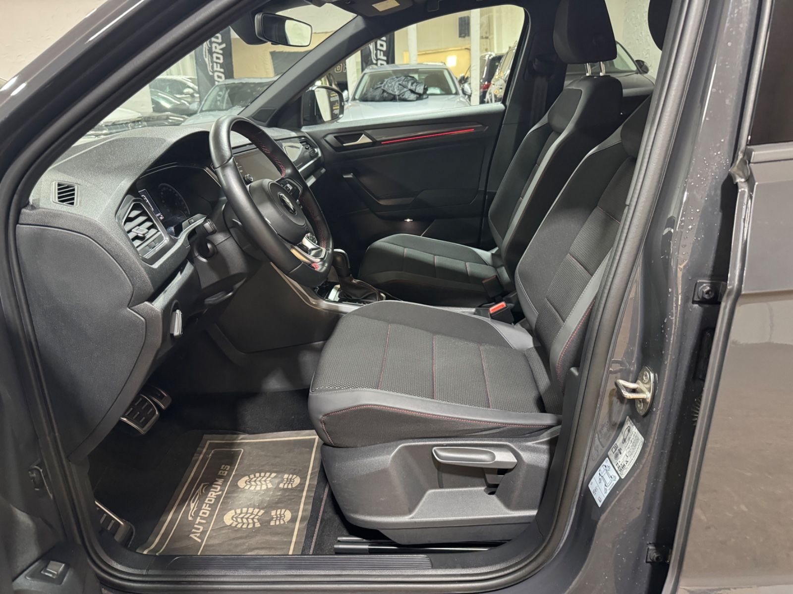 Volkswagen T-Roc Sport 1.5TSI DSG - Samsaru's Car Outlet