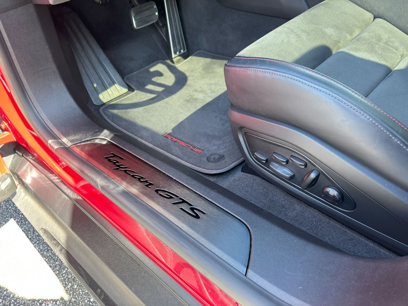 Porsche Taycan GTS | Panoramadach mit Sunshine Control |