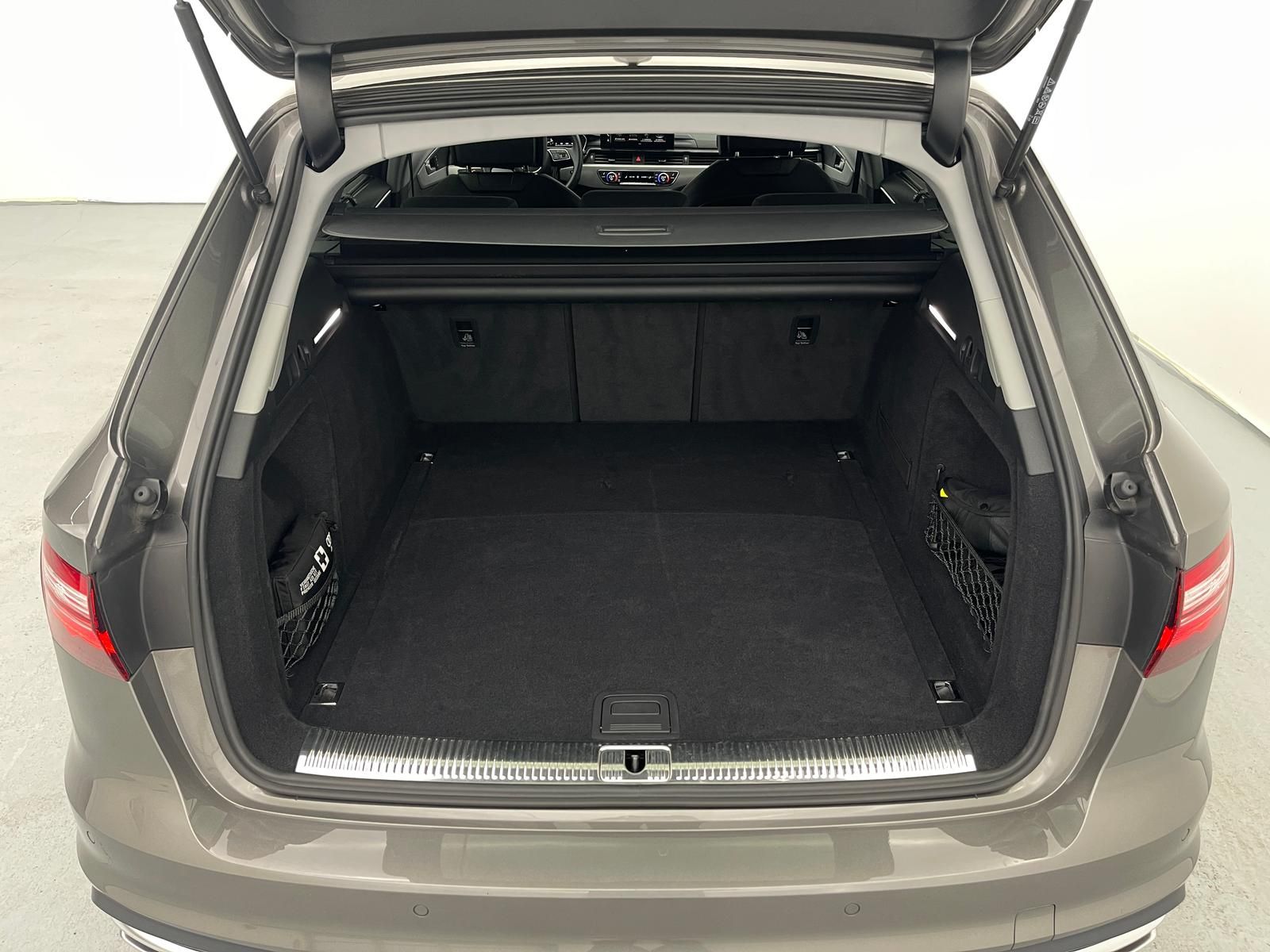 Audi A4 35 TFSI Advanced - Samsaru's Car Outlet