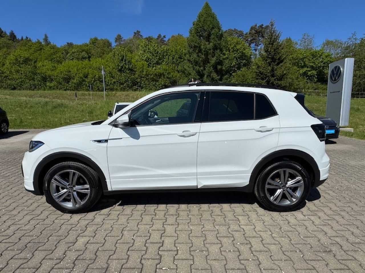 Volkswagen T-Cross R-Line - Samsaru's Car Outlet