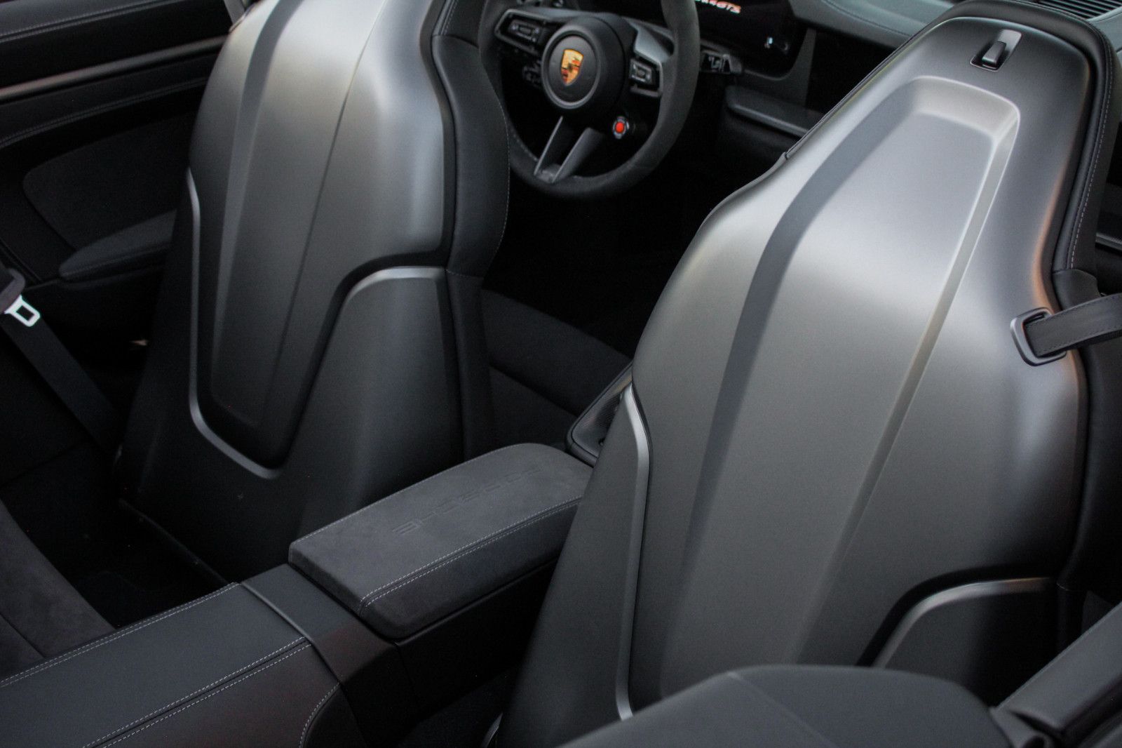 Porsche 911 992.2 Carrera 4 GTS T-Hybrid Cabriolet