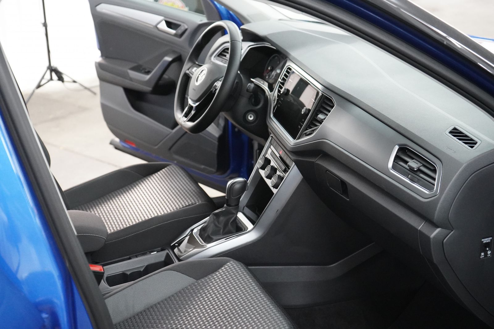 Volkswagen T-Roc 2.0 - Samsaru's Car Outlet