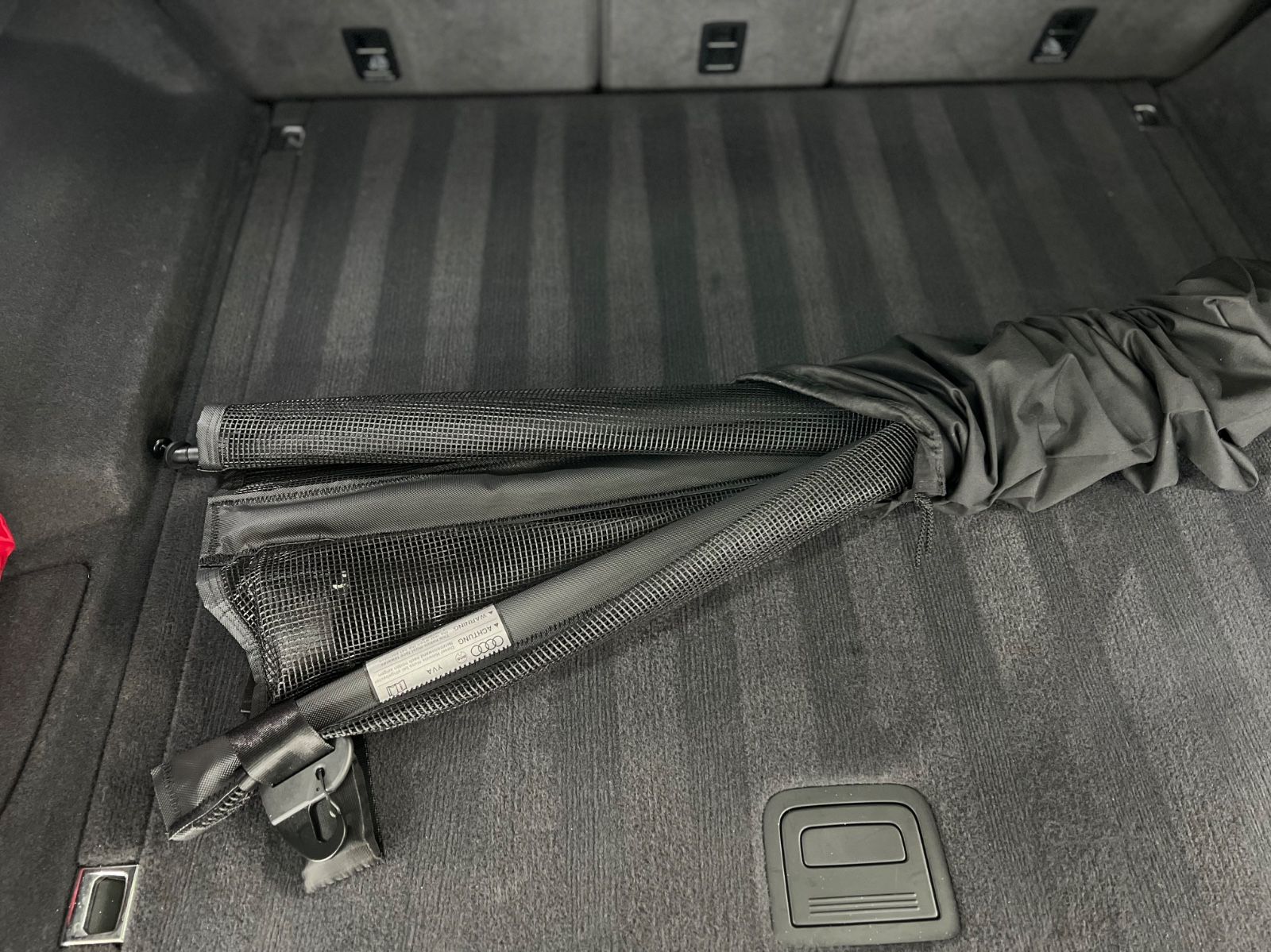 Volkswagen Touareg 3.0 TSI Elegance 4Motion eHybrid - Samsaru's Car Outlet