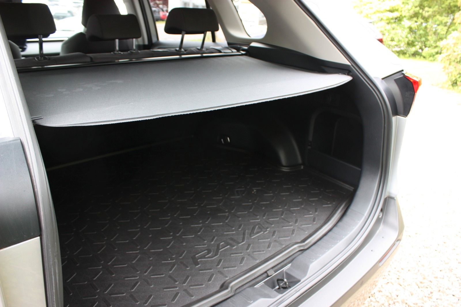 Toyota RAV4 2.5 Hybrid 4x4 - Samsaru's Car Outlet