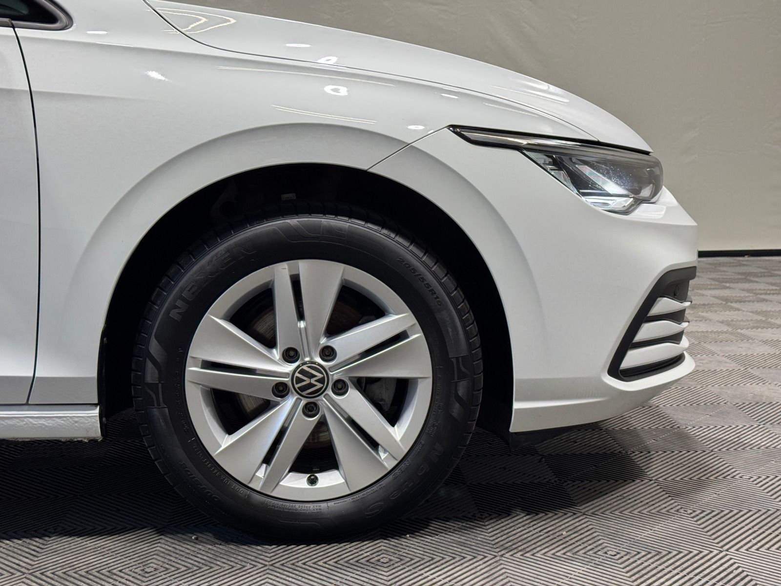 Volkswagen Golf Life 1.0 TSI - Samsaru's Car Outlet