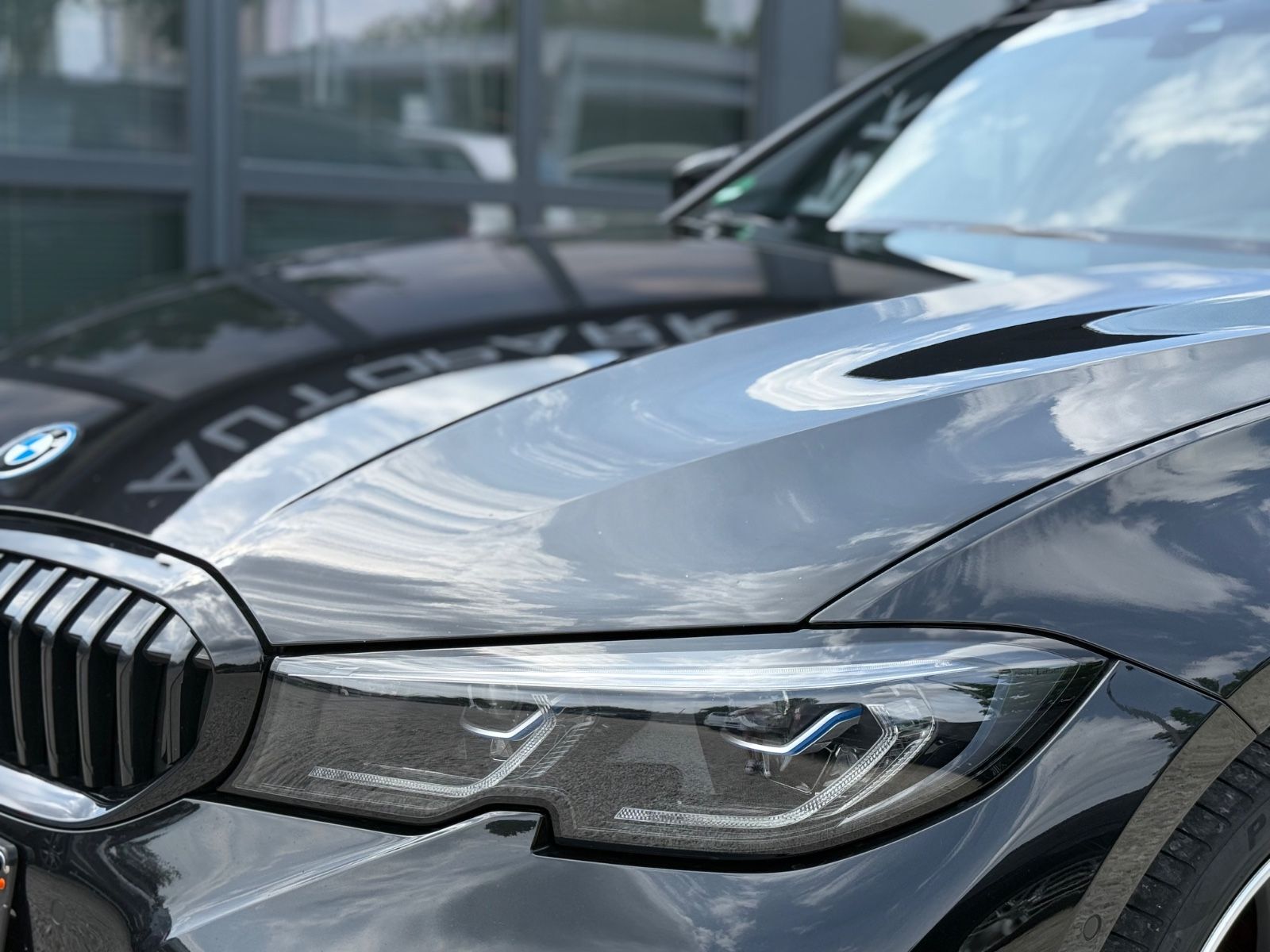BMW 330 e xDrive M Sport - Samsaru's Car Outlet