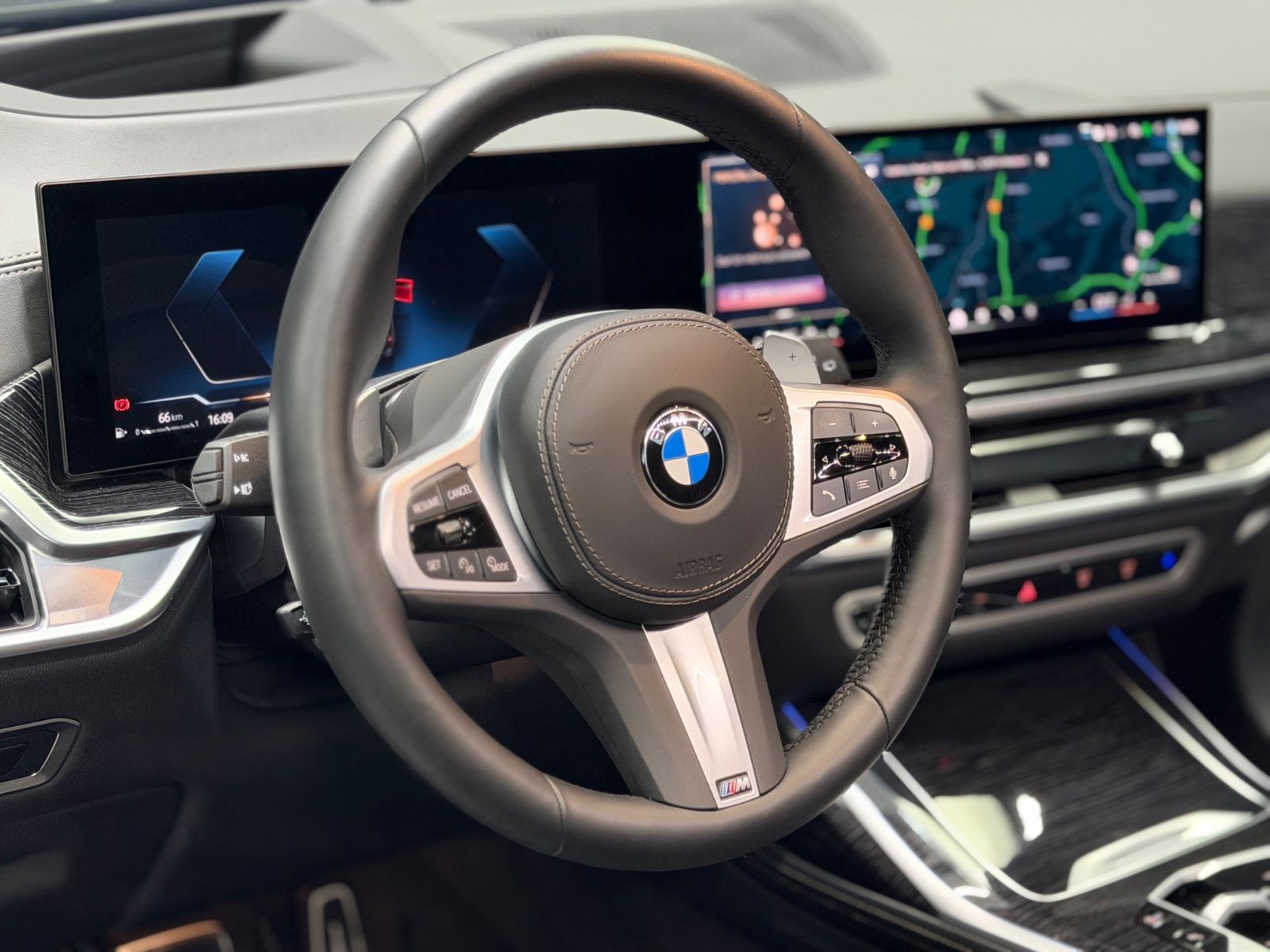 BMW X7 xDrive 40d M SPORT PRO|LUFT|PANO|7-SITZER|AHK