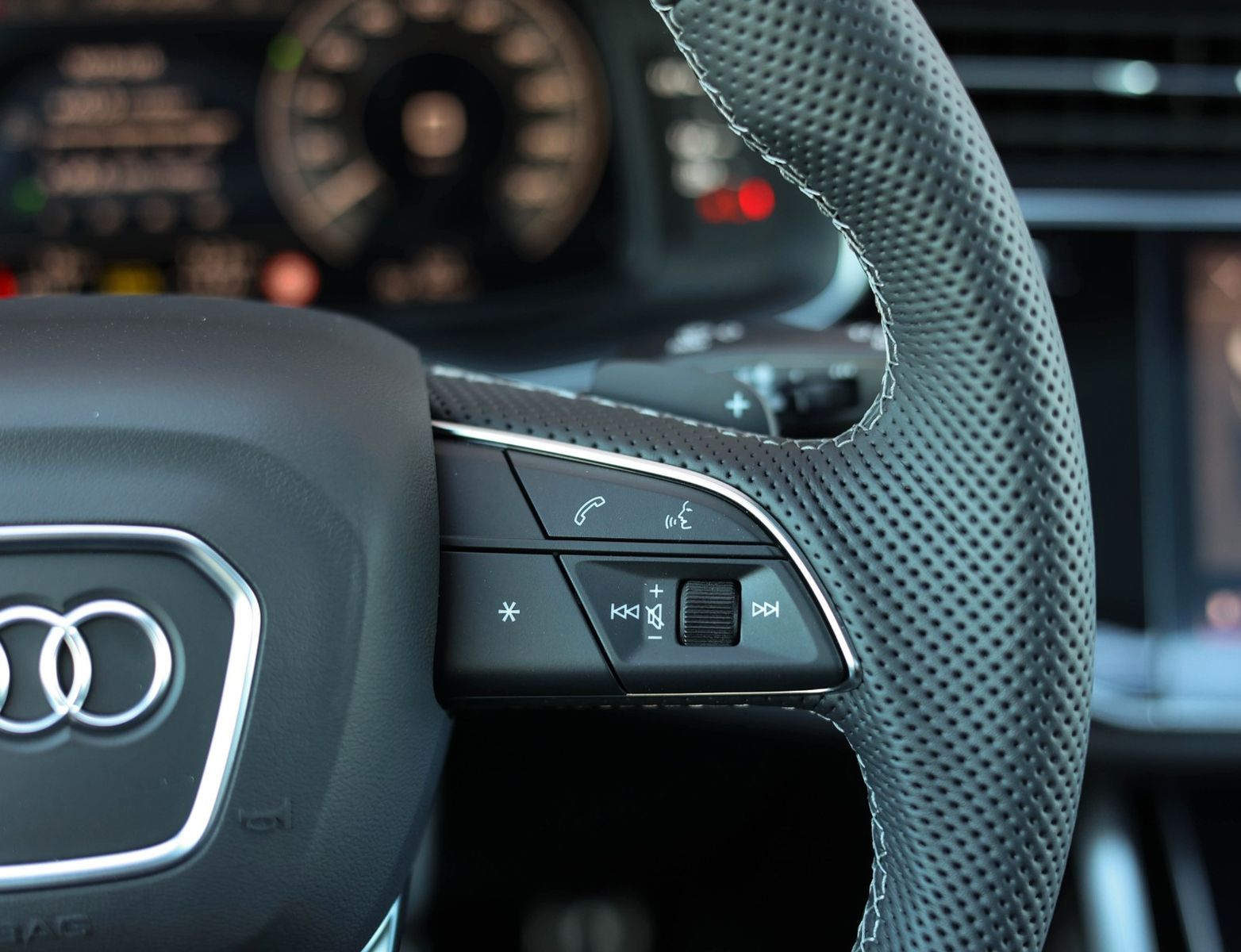 Audi Q8 60 TFSIe Quattro Advanced - Samsaru's Car Outlet